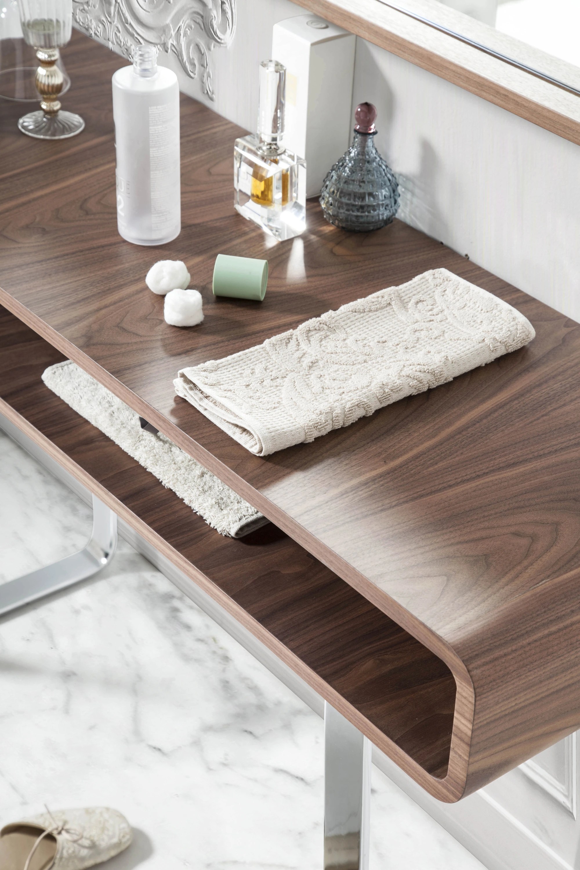 Console rectangulaire en noyer et acier chromé