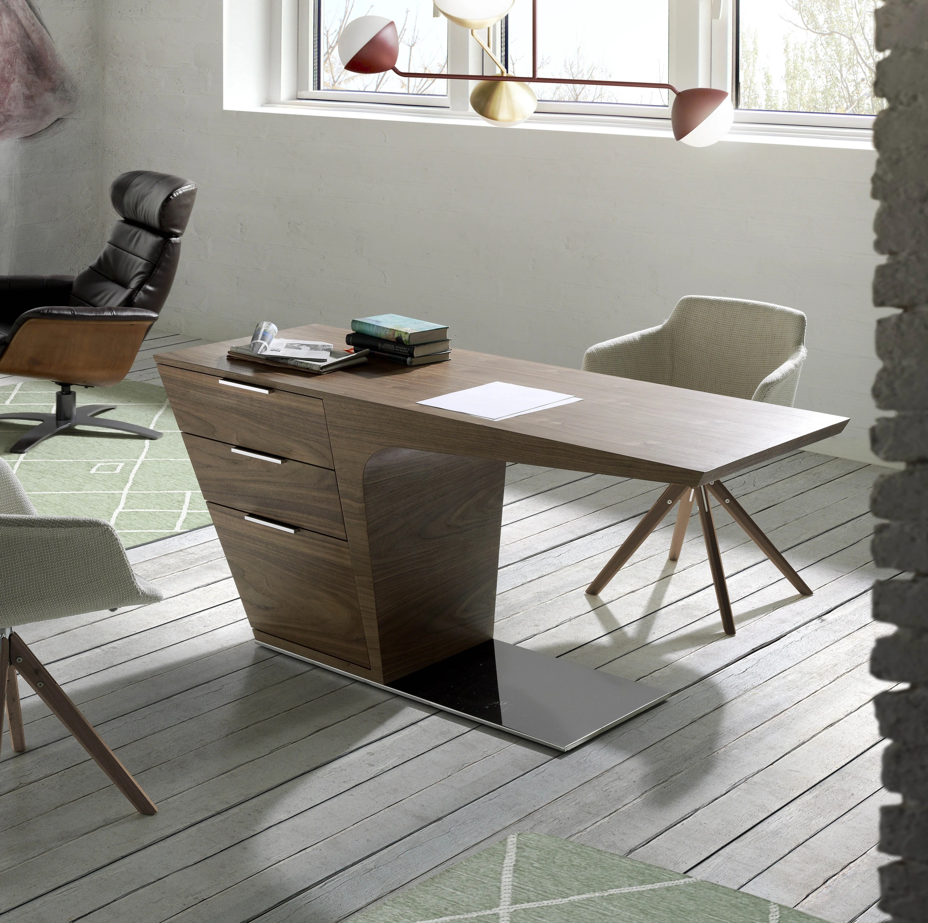 Bureau en noyer avec base en acier chromé