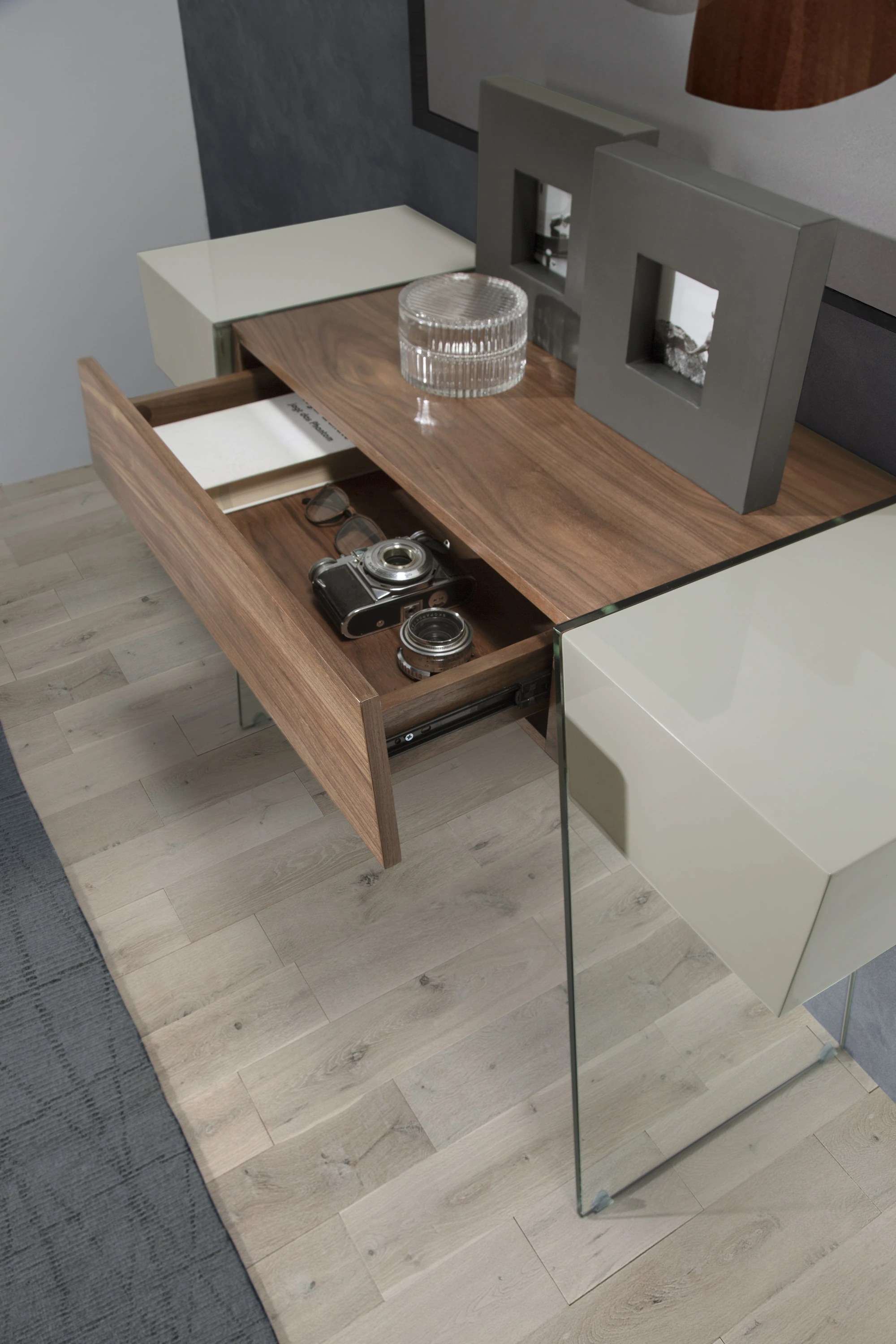 Console rectangulaire en bois gris, noyer et verre trempé