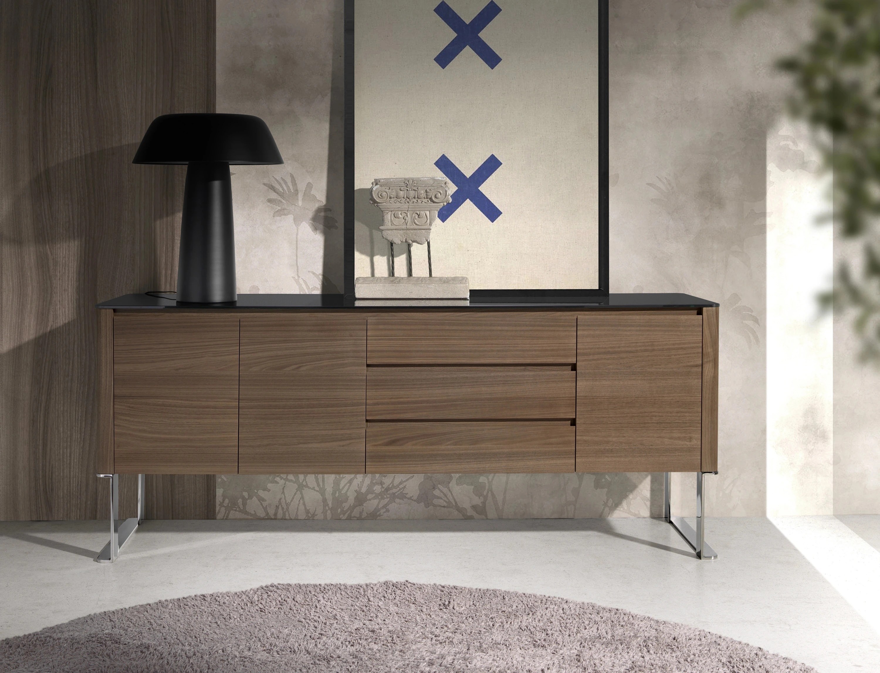 Buffet noyer, acier chromé et plateau en verre noir