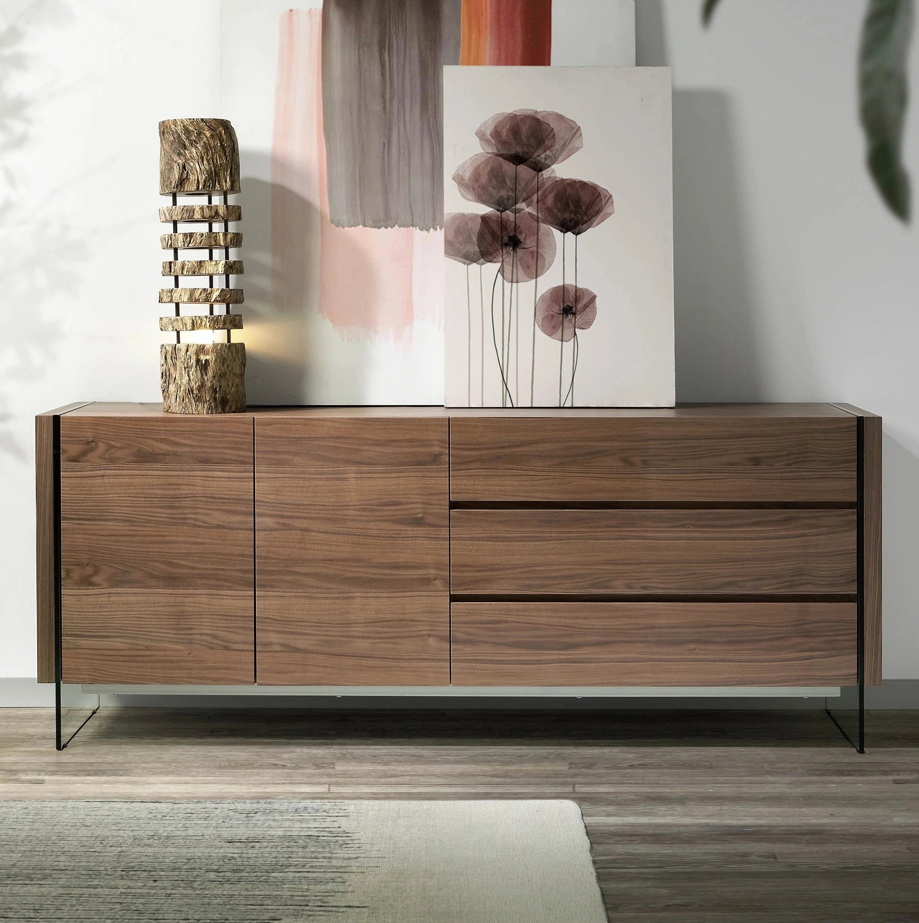 Buffet en noyer et verre trempé