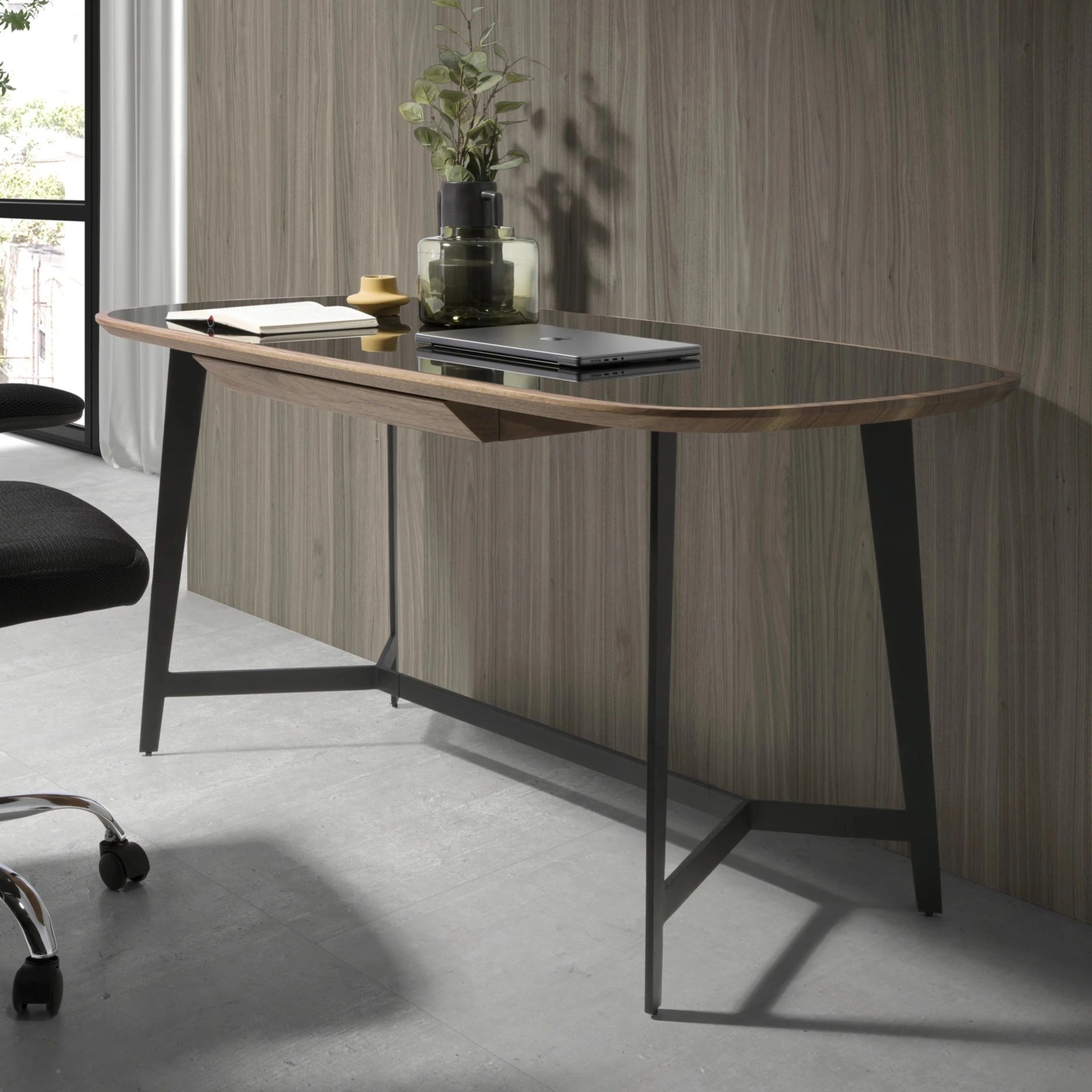 Bureau en noyer et acier noir avec plateau en verre noir