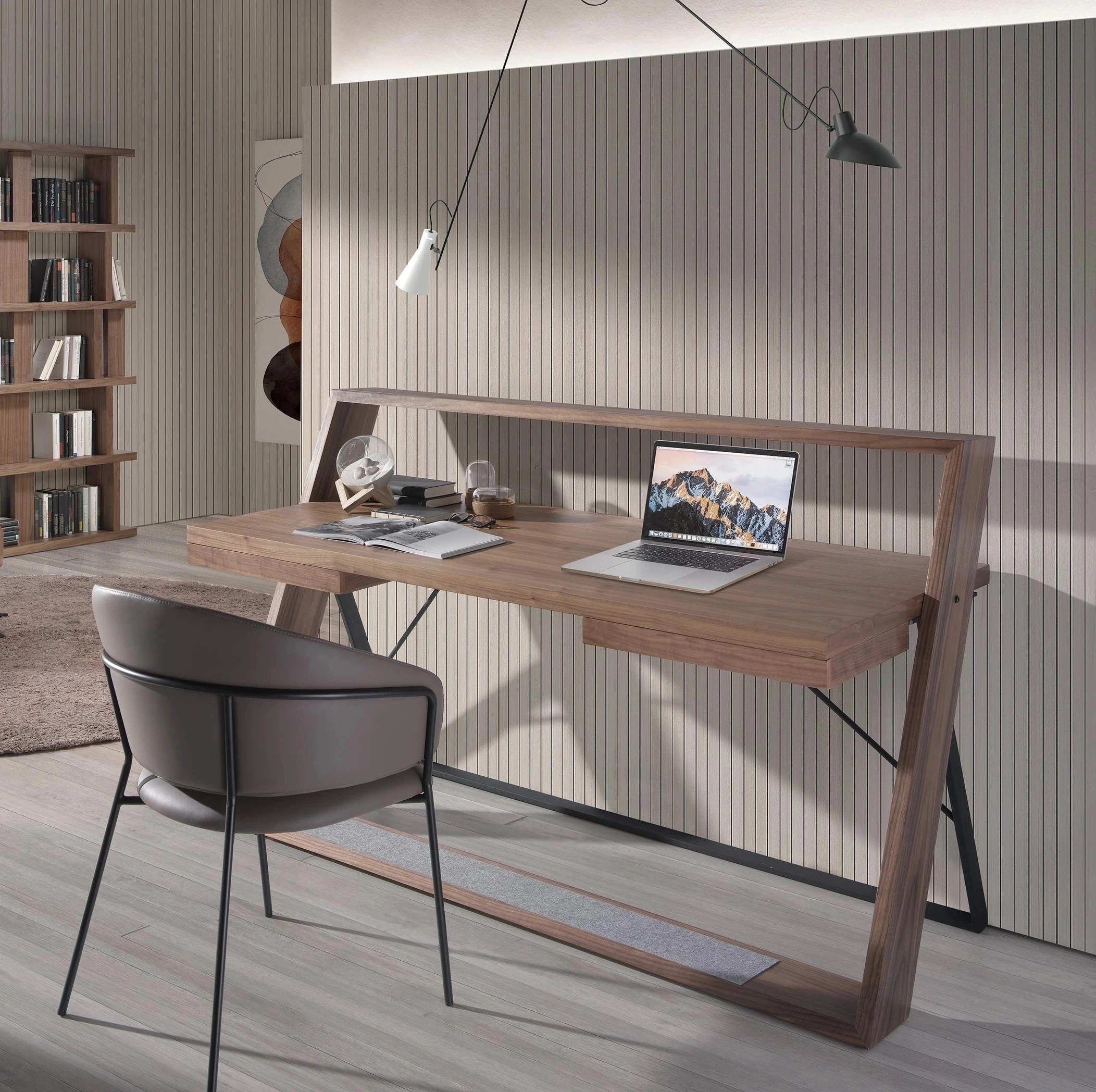 Bureau en noyer et acier noir
