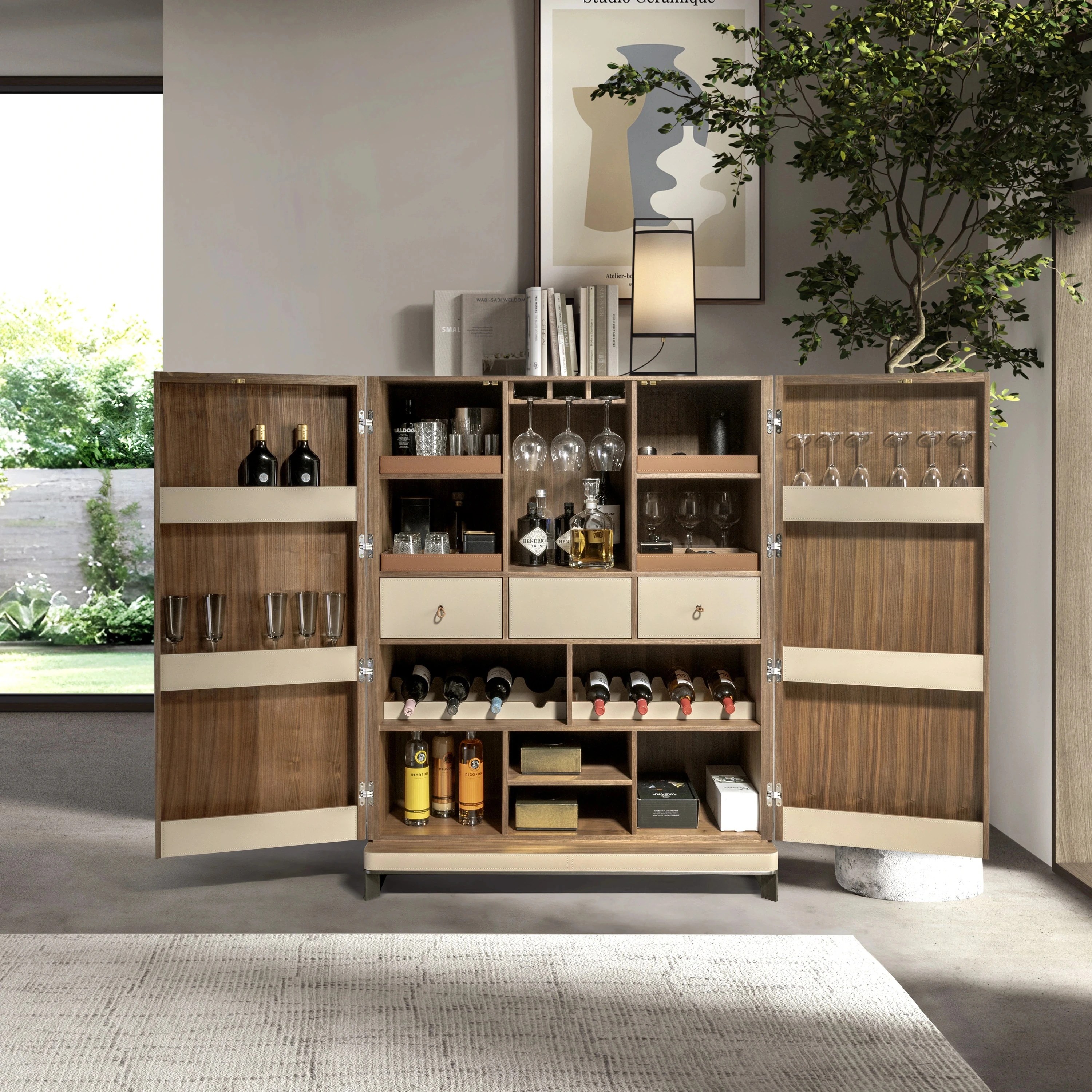 Buffet haut en similicuir, noyer et acier poli