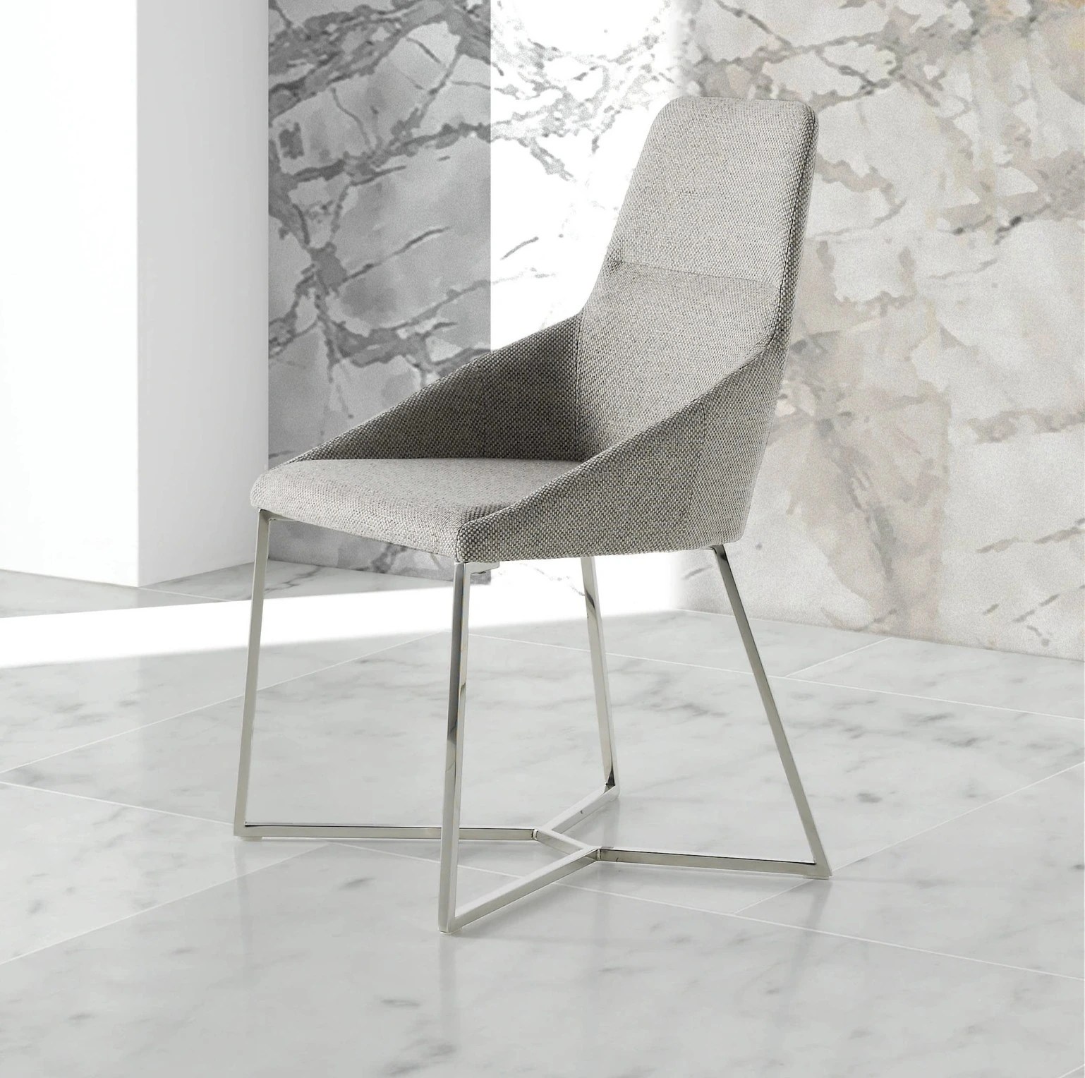 Chaise en tissu gris
