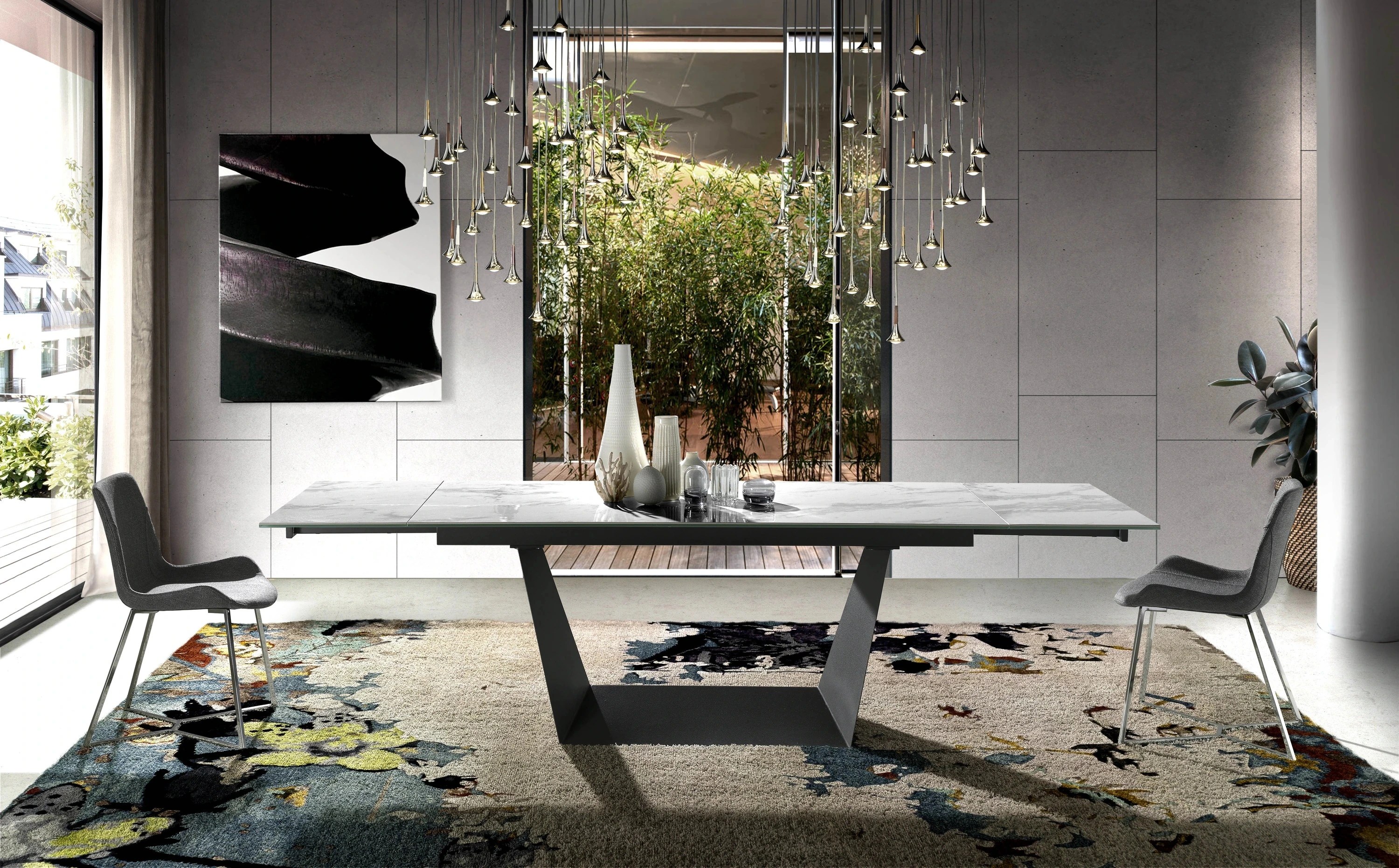Chaise en tissu gris foncé