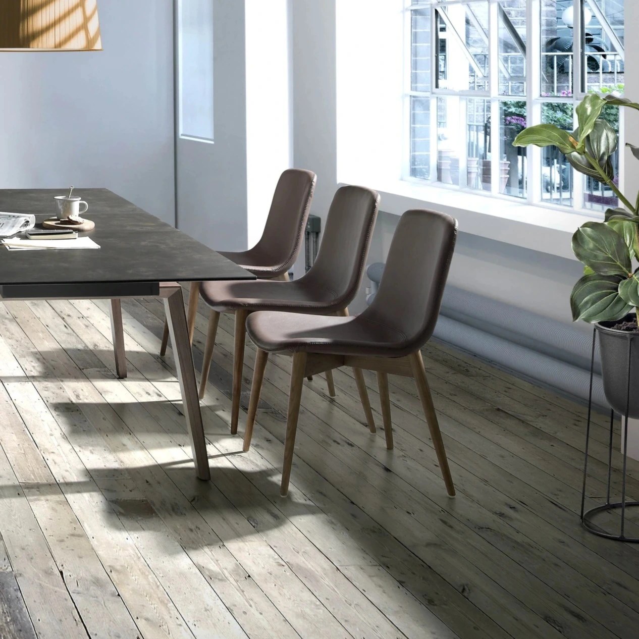 Tabouret en similicuir taupe
