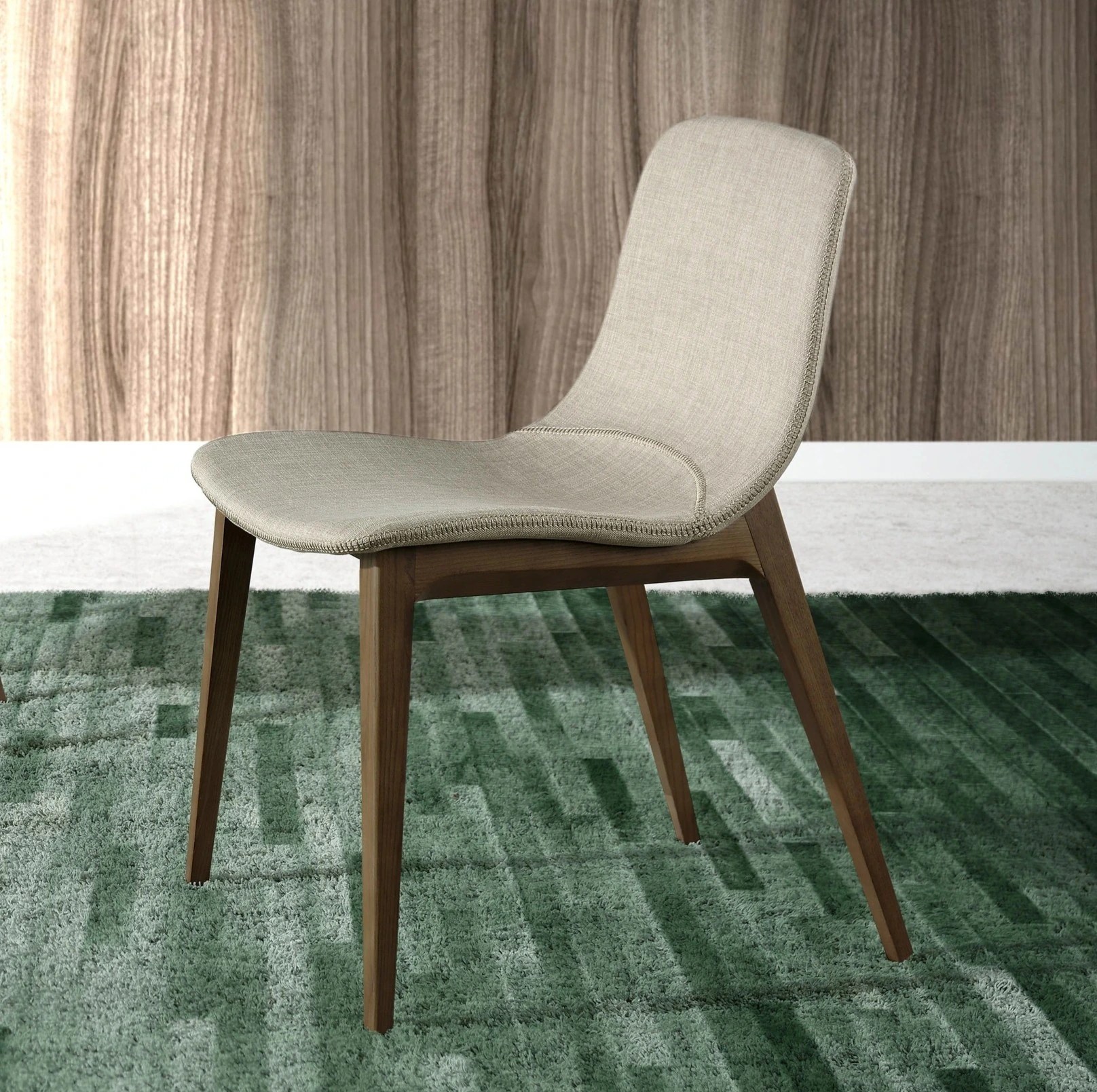 Chaise en tissu beige