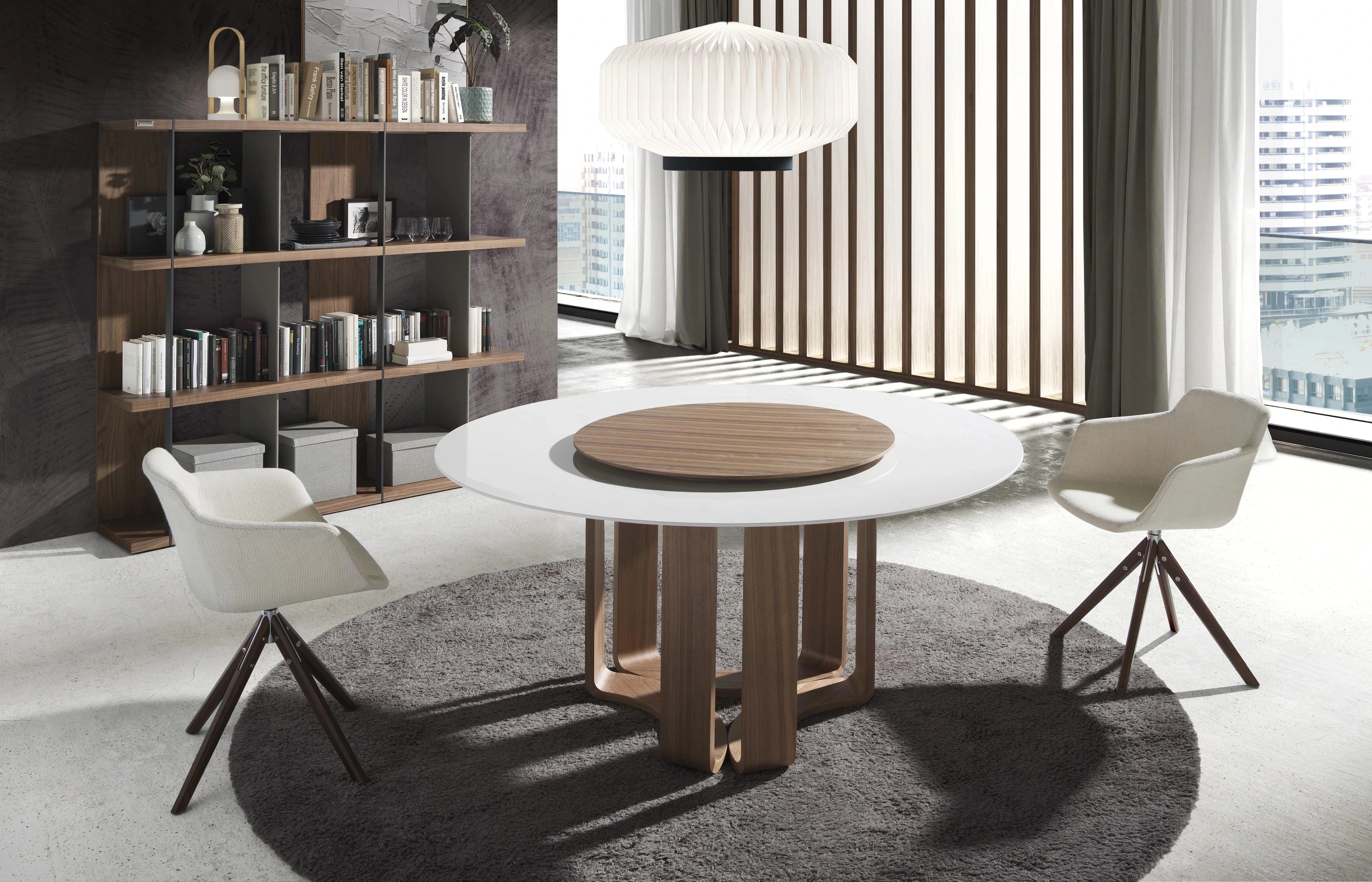 Chaise pivotante en tissu beige