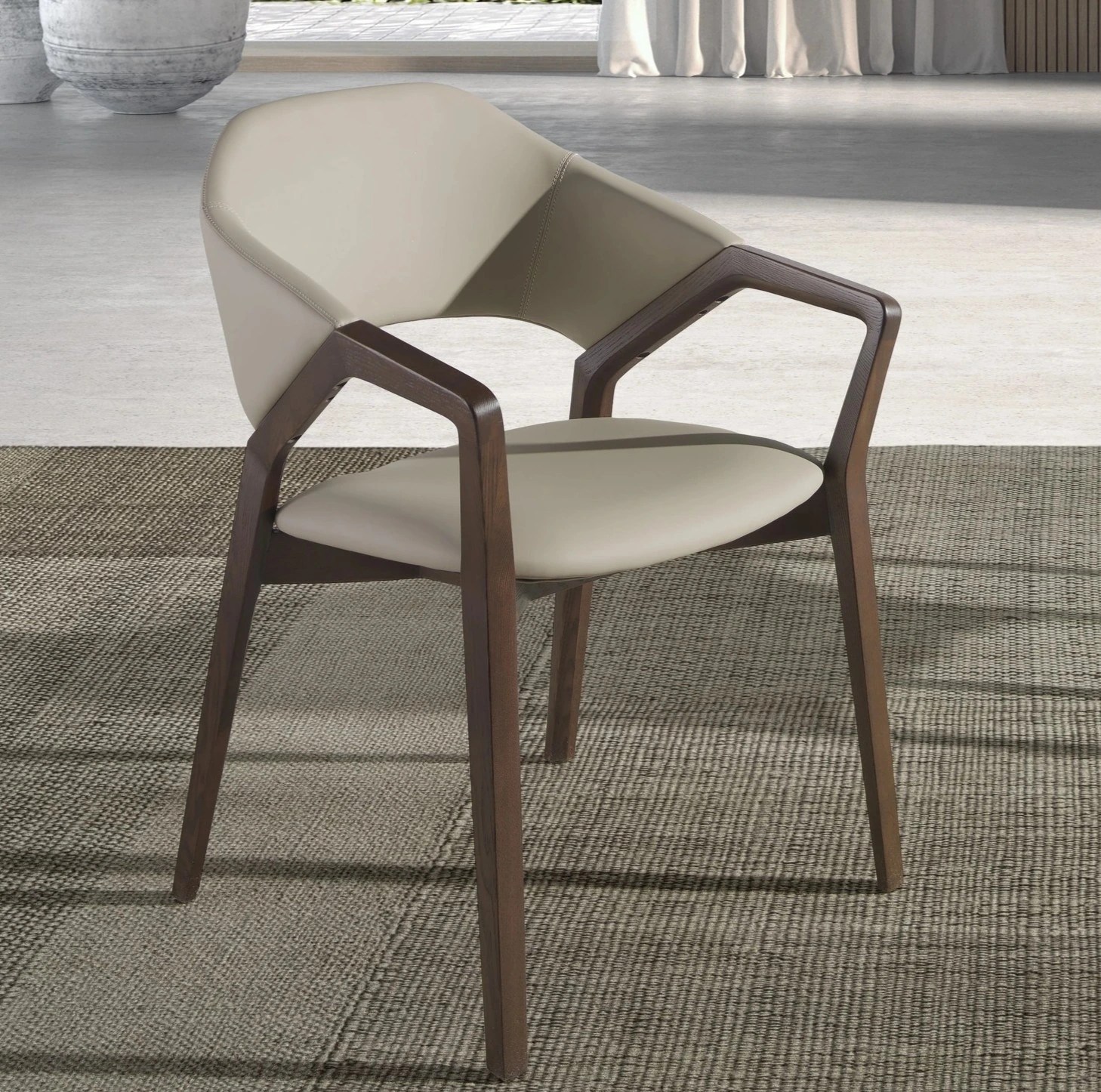 Chaise en vison similicuir