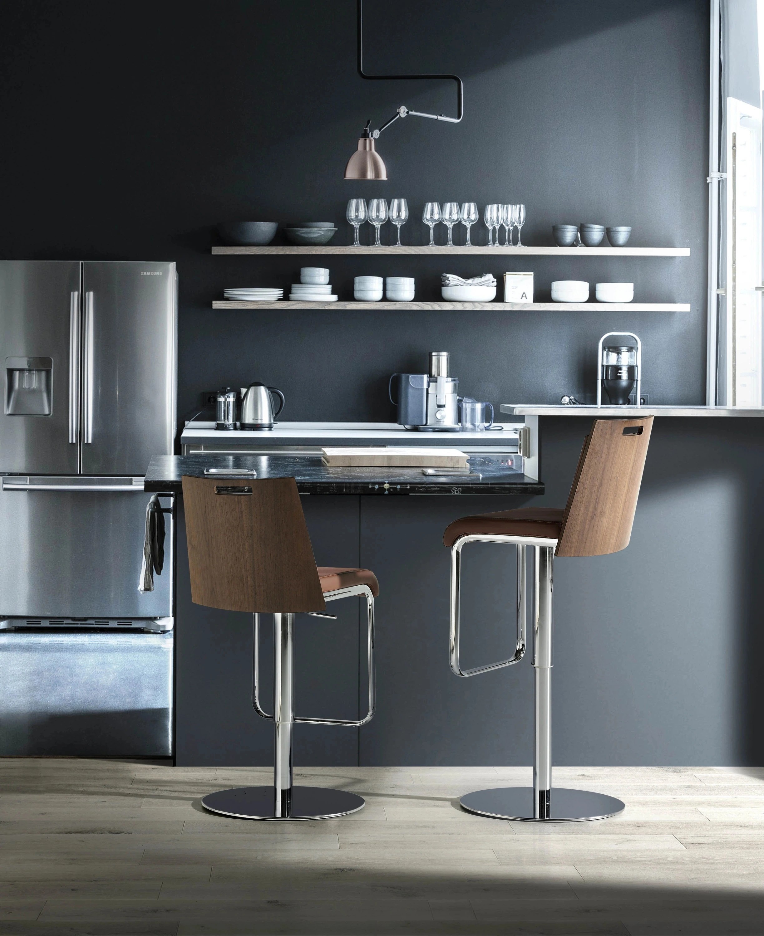 Tabouret pivotant en similicuir marron et noyer