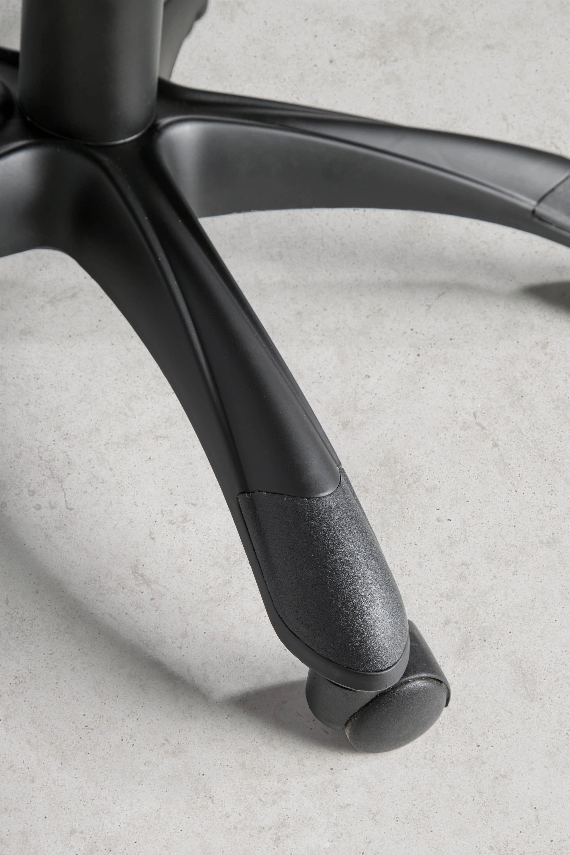 Fauteuil de bureau pivotante en tissu noir
