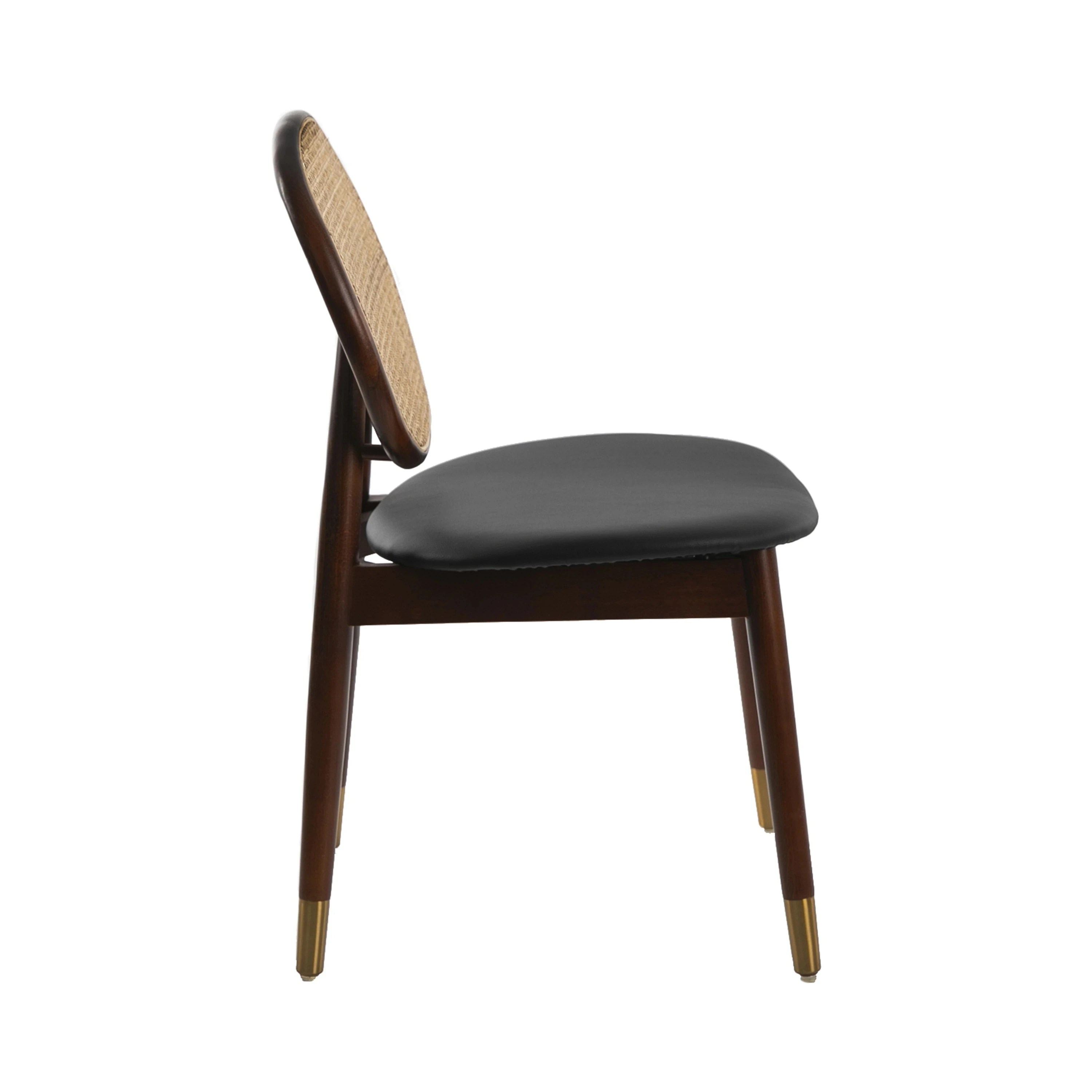 Chaise en rotin et similicuir noir