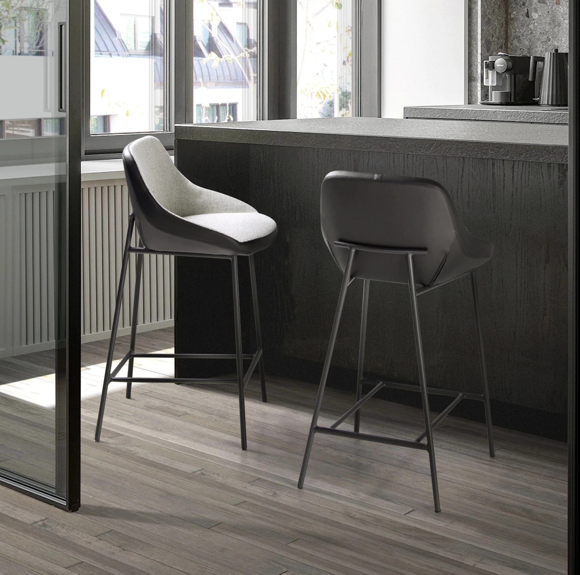 Tabouret en tissu gris et similicuir noir