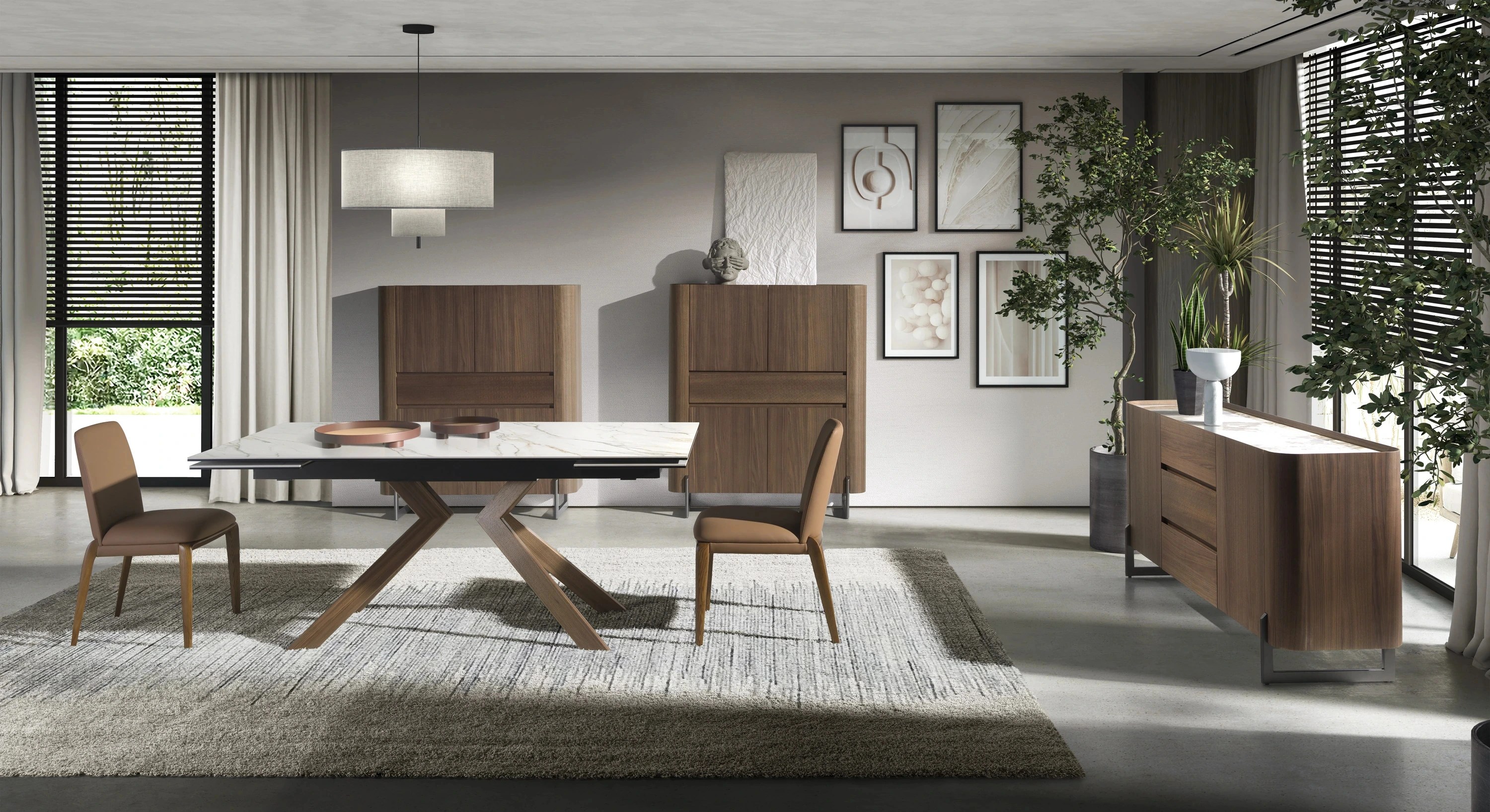 Chaise en similicuir marron