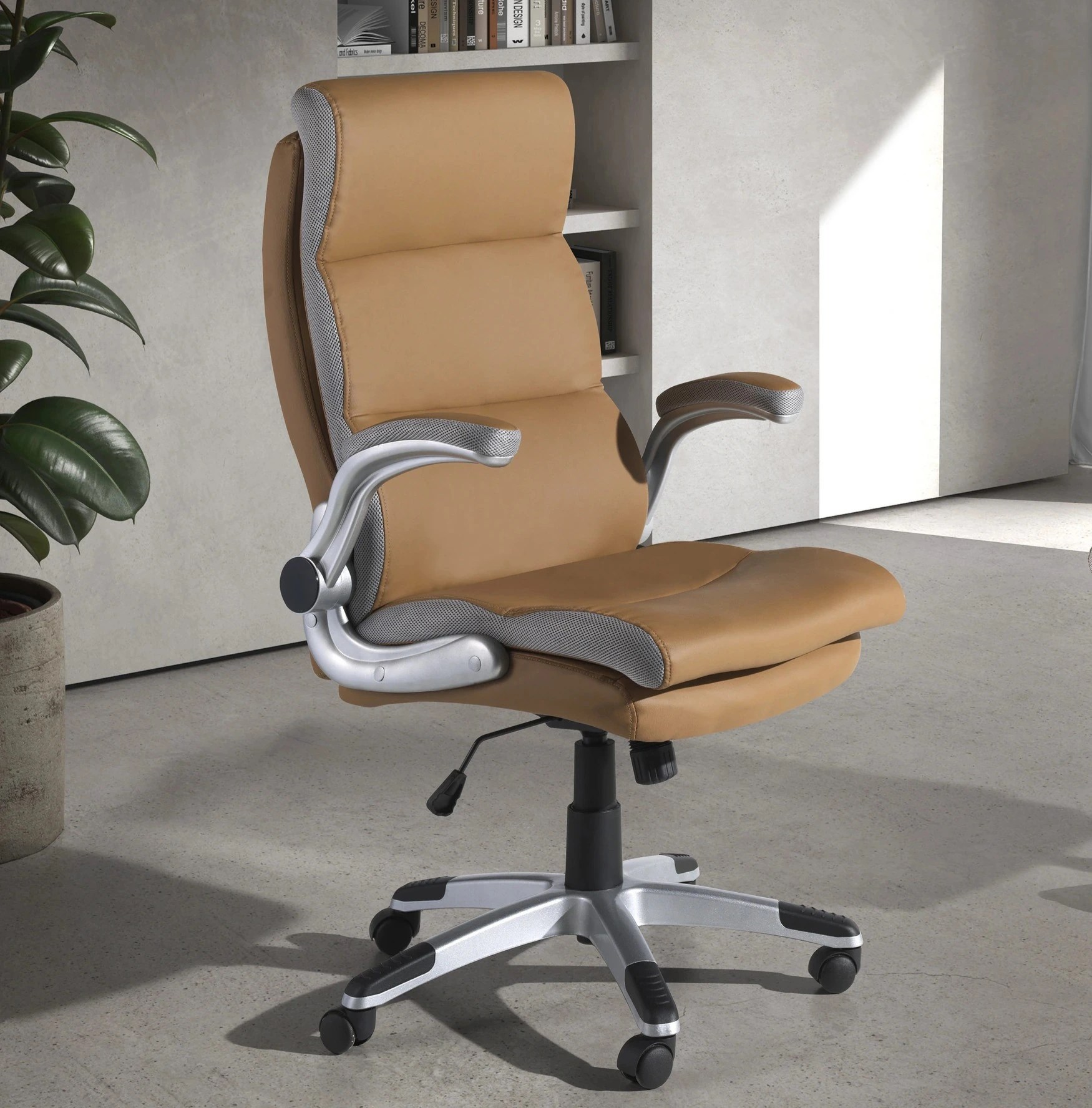 Fauteuil de bureau pivotante en similicuir marron
