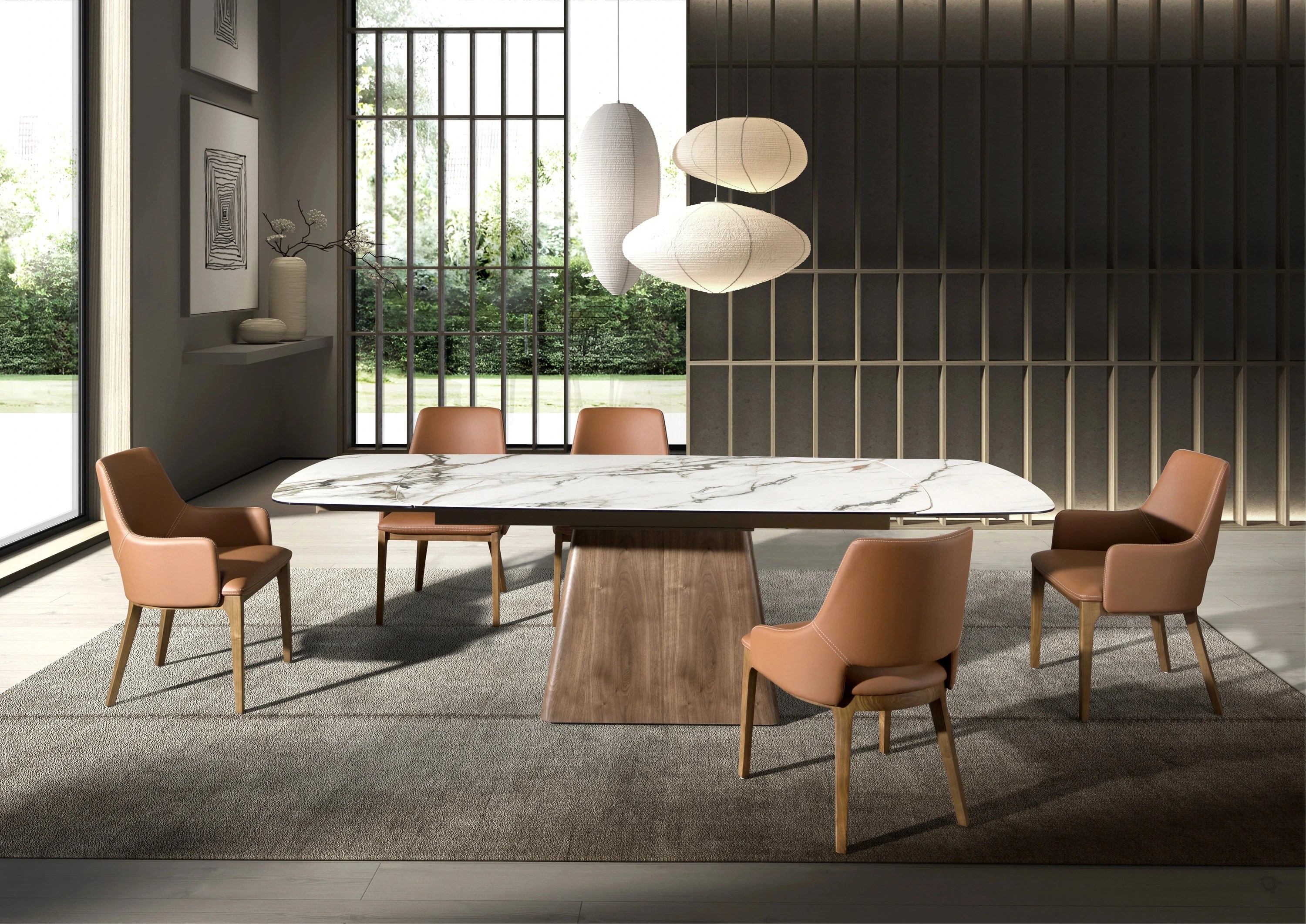 Chaise en similicuir marron