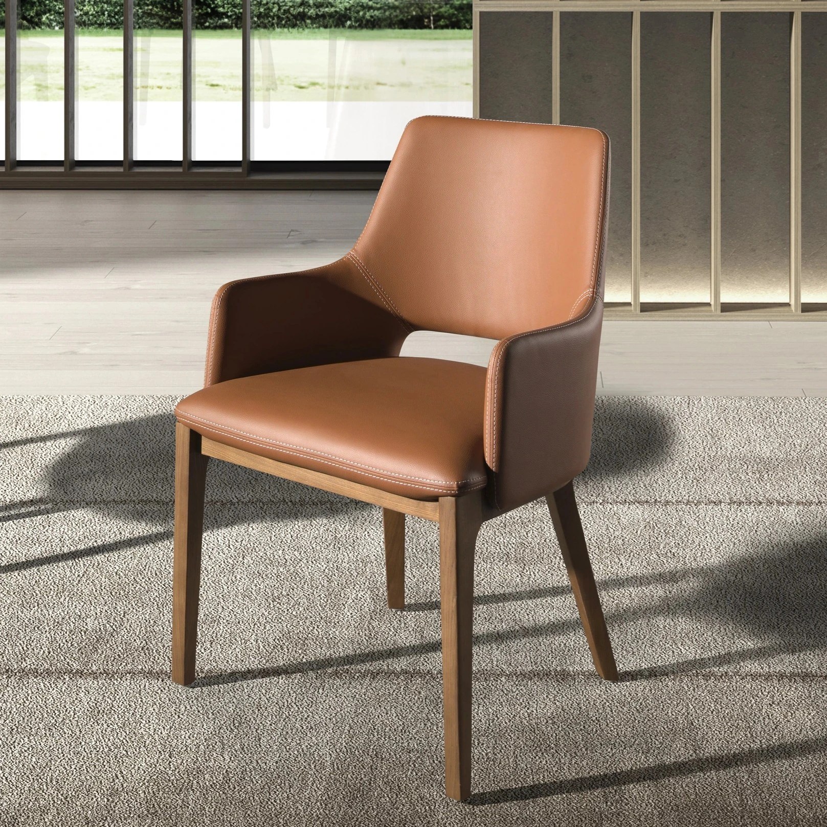 Chaise en similicuir marron