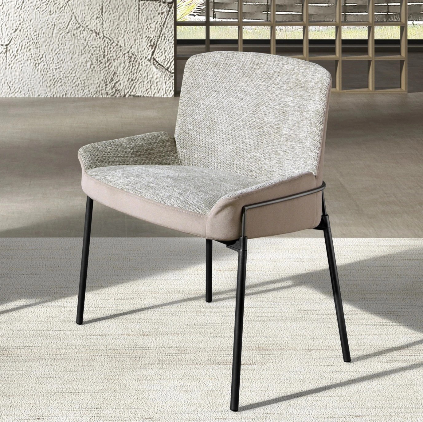 Chaise en tissu gris et velours marron