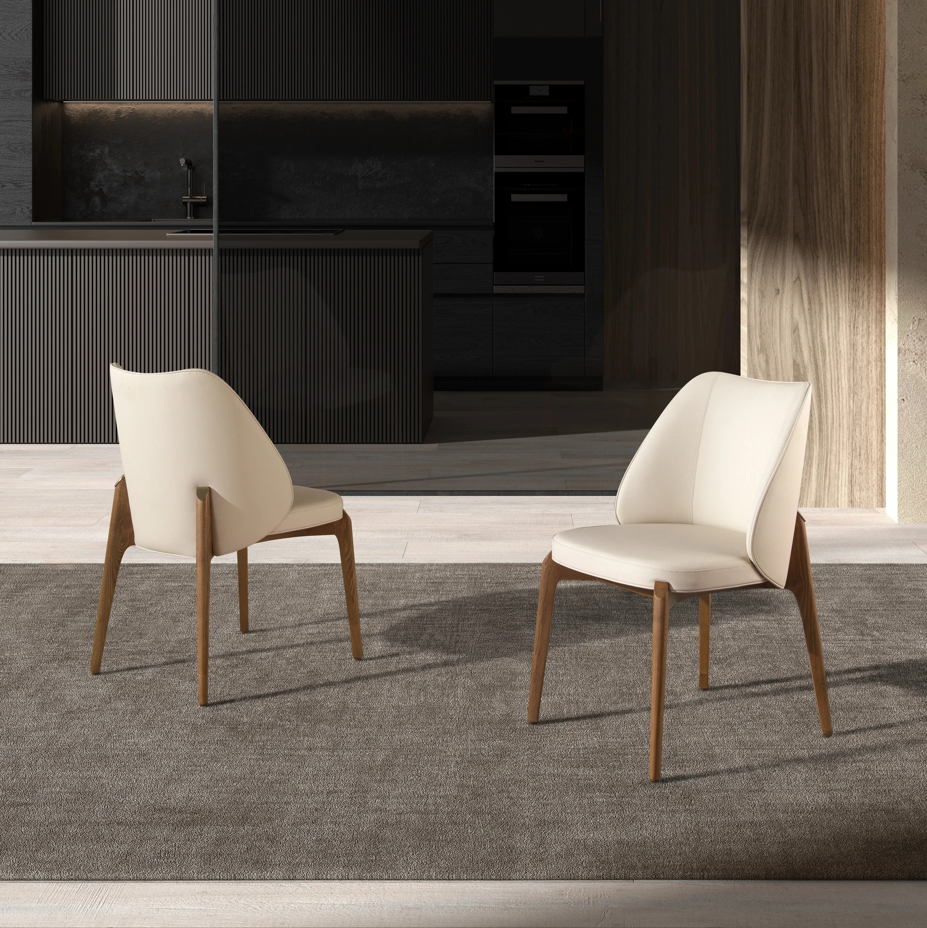 Chaise en similicuir crème