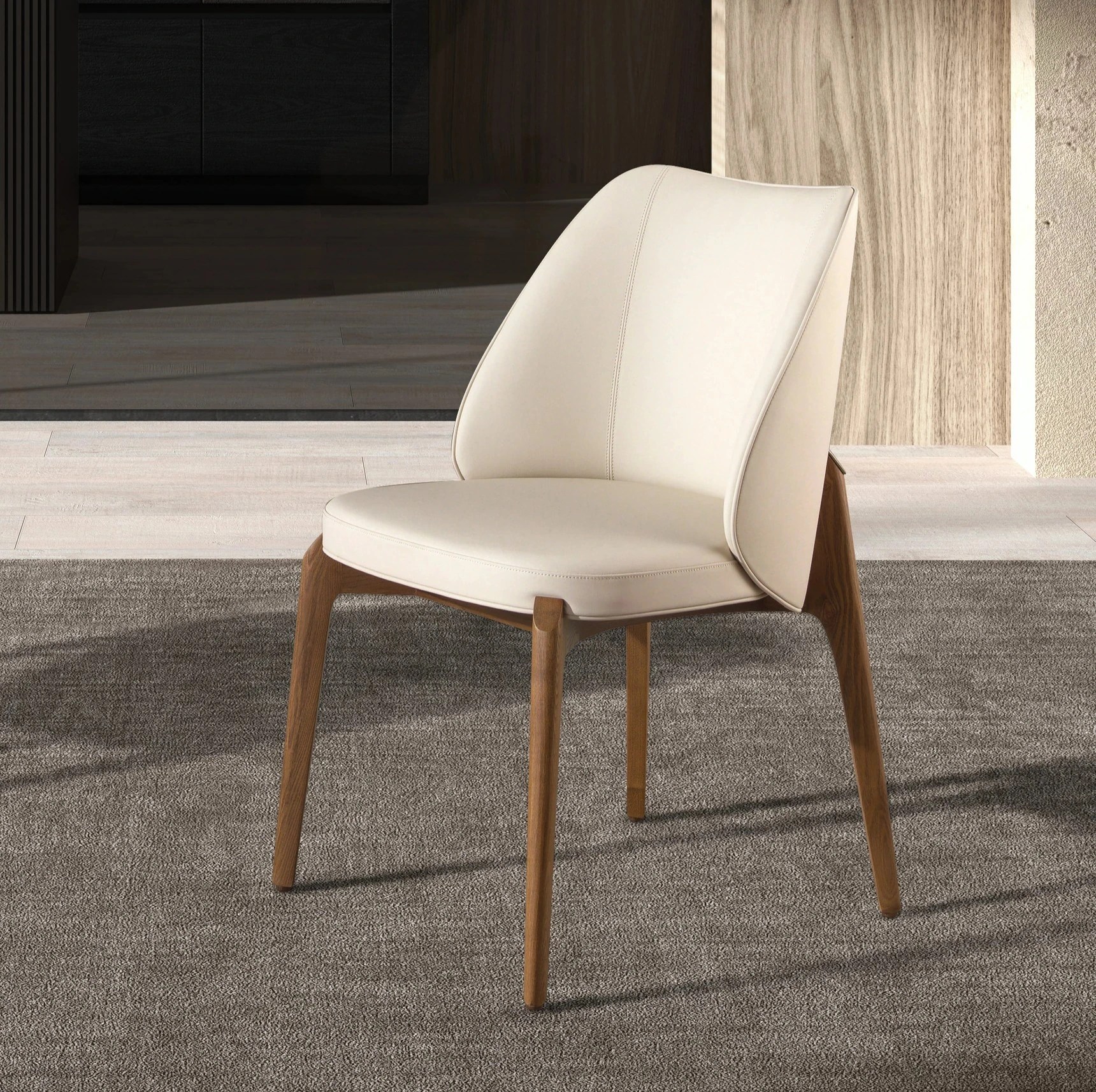 Chaise en similicuir crème