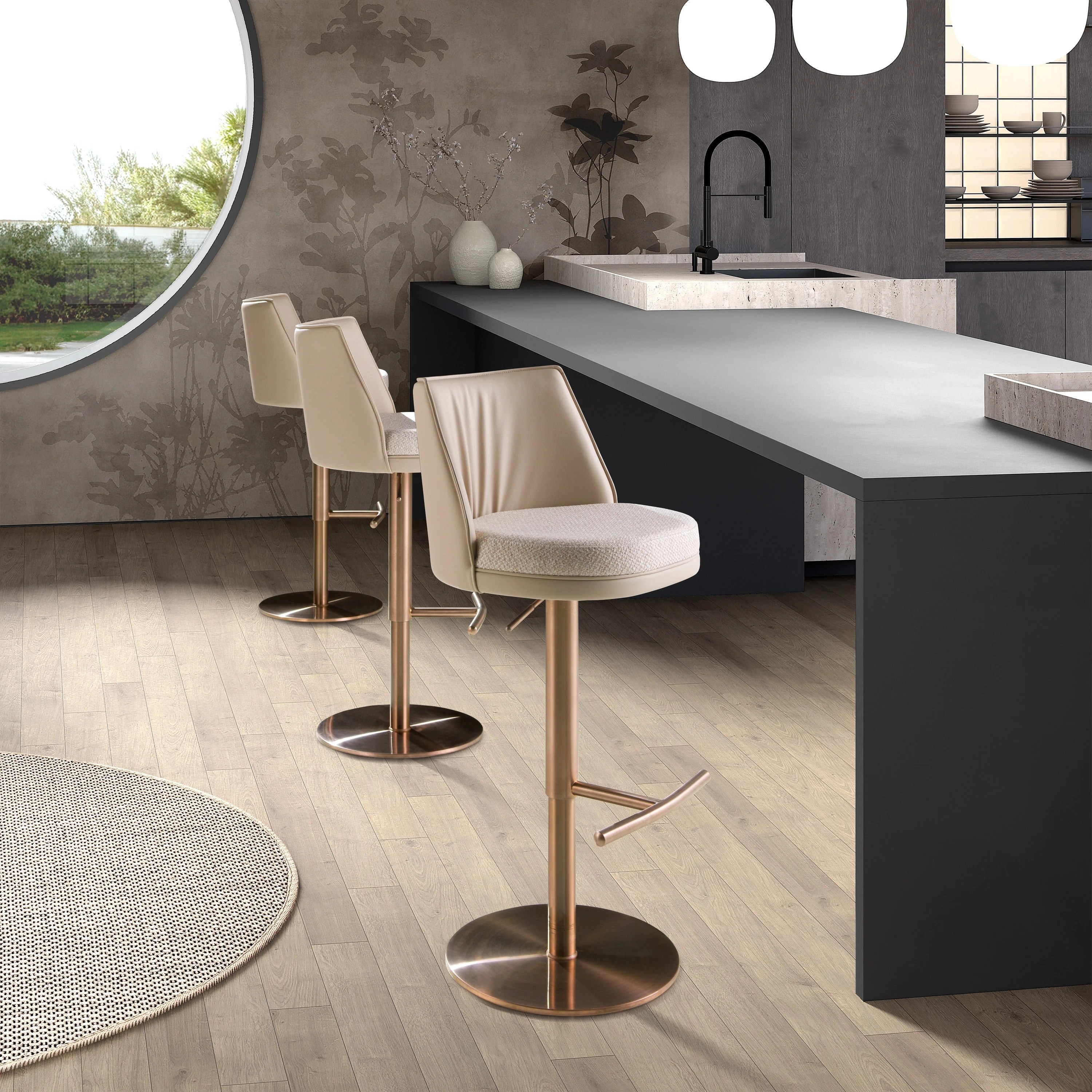 Tabouret pivotant en tissu crème marbré et similicuir crème