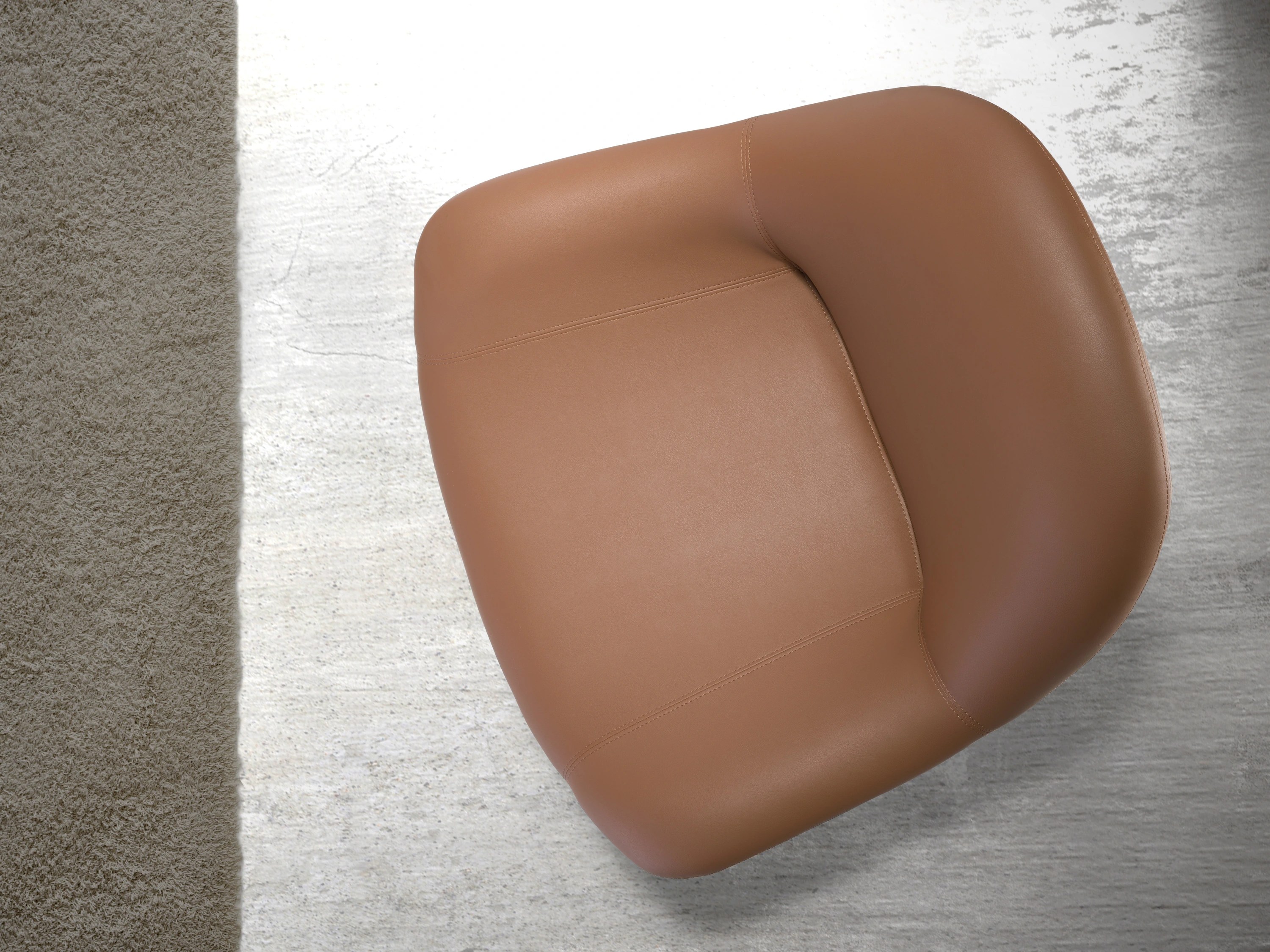 Fauteuil en similicuir marron