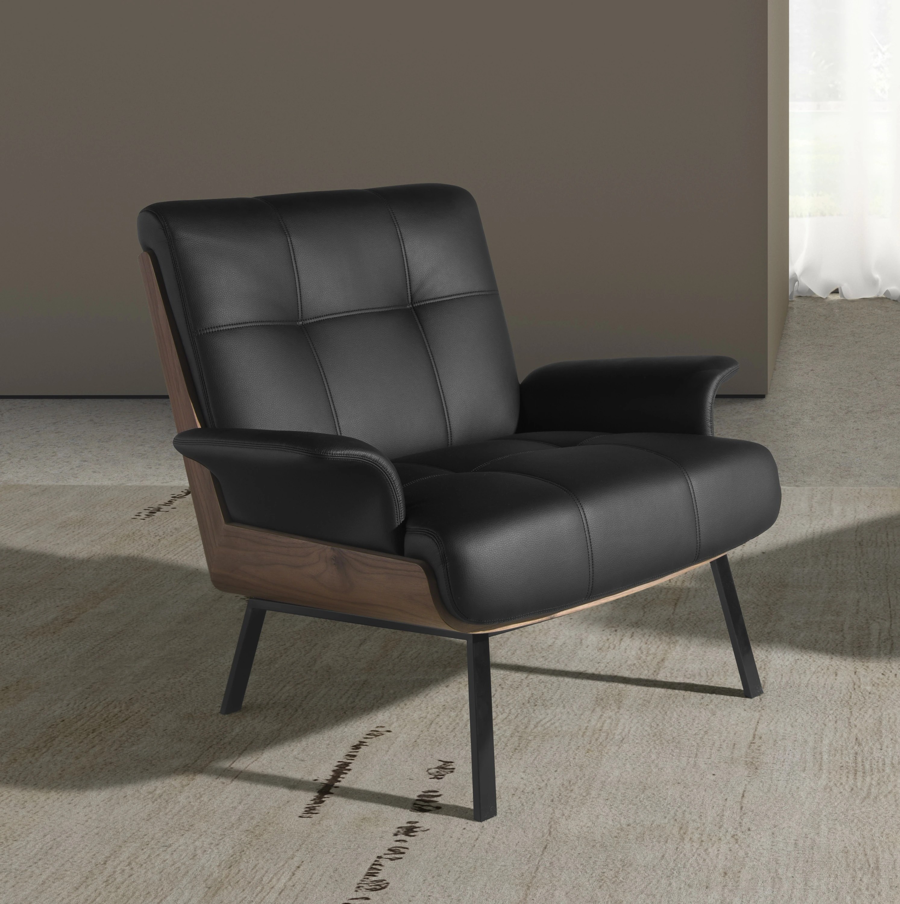 Fauteuil en similicuir noir et noyer