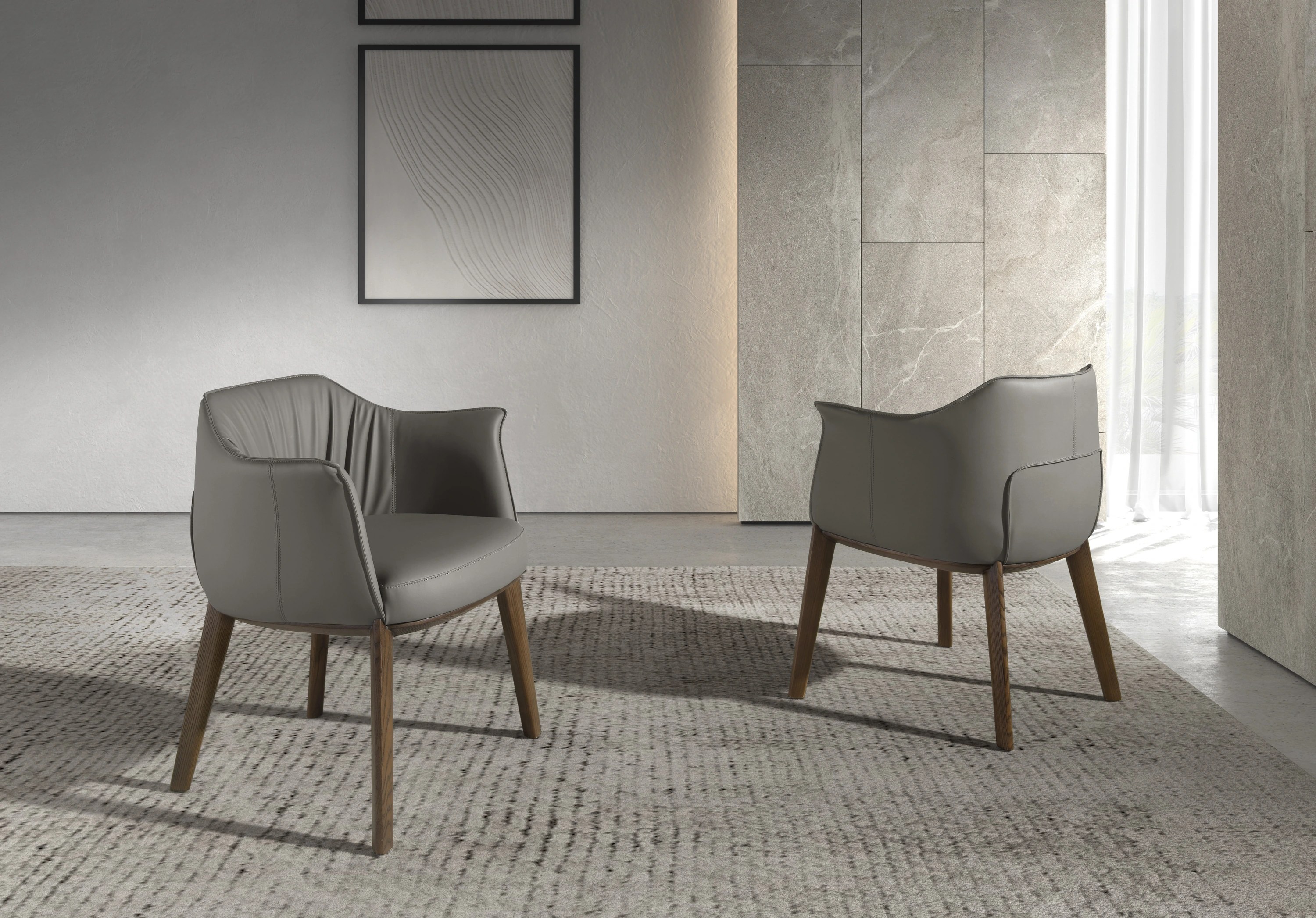 Chaise en simili-cuir grise