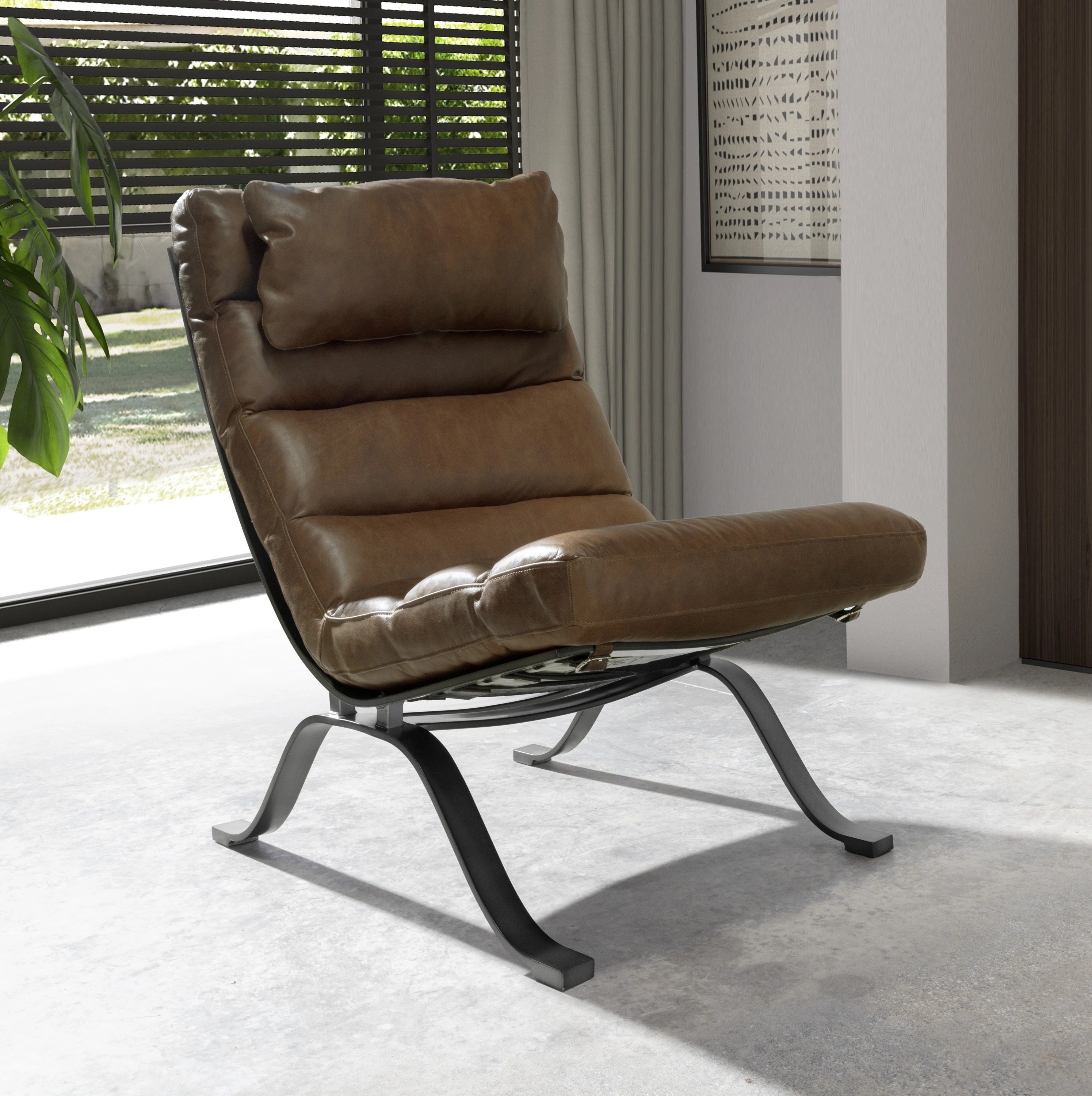 Fauteuil en cuir brun foncé