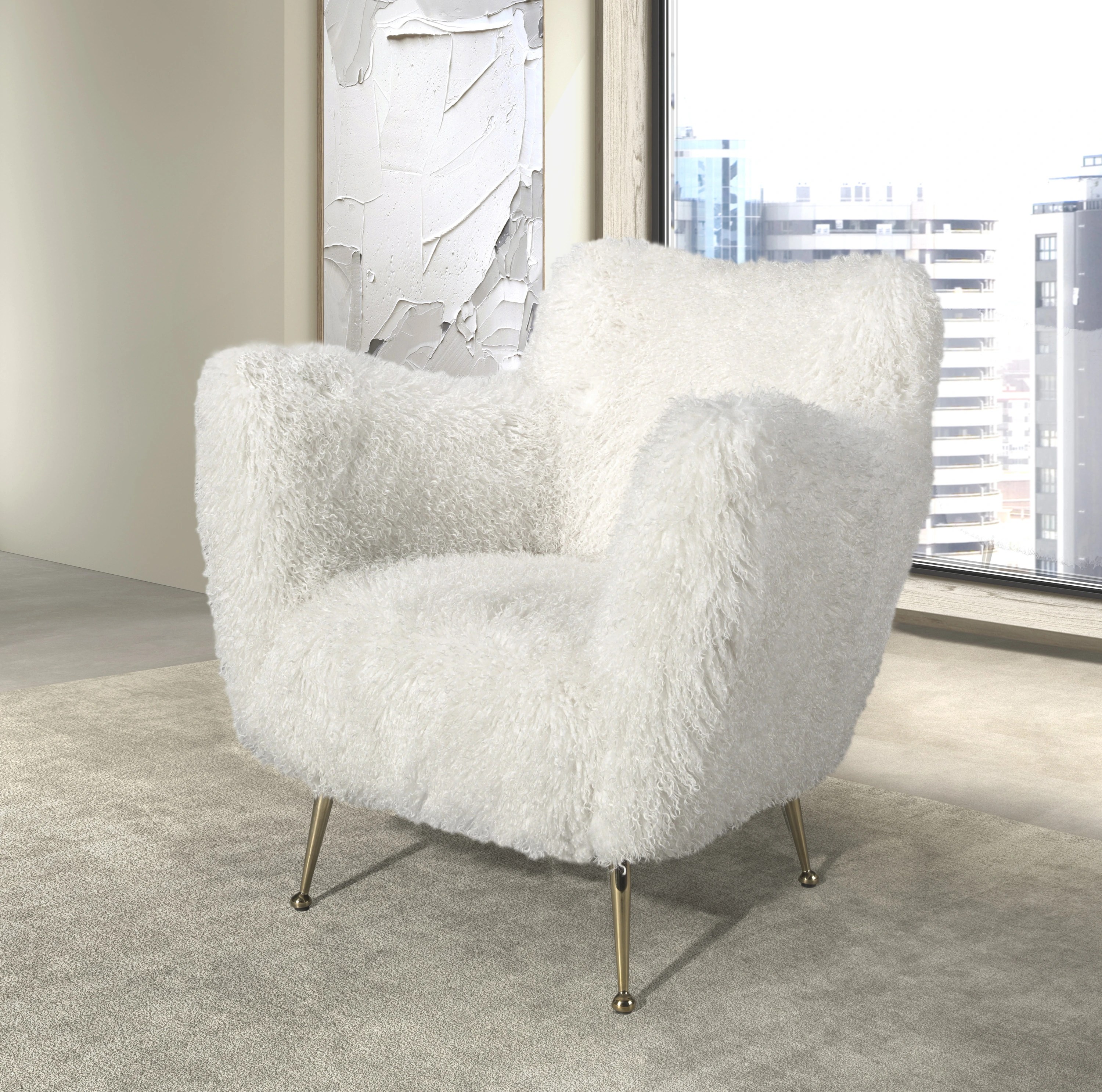Fauteuil en tissu blanc à poils longs