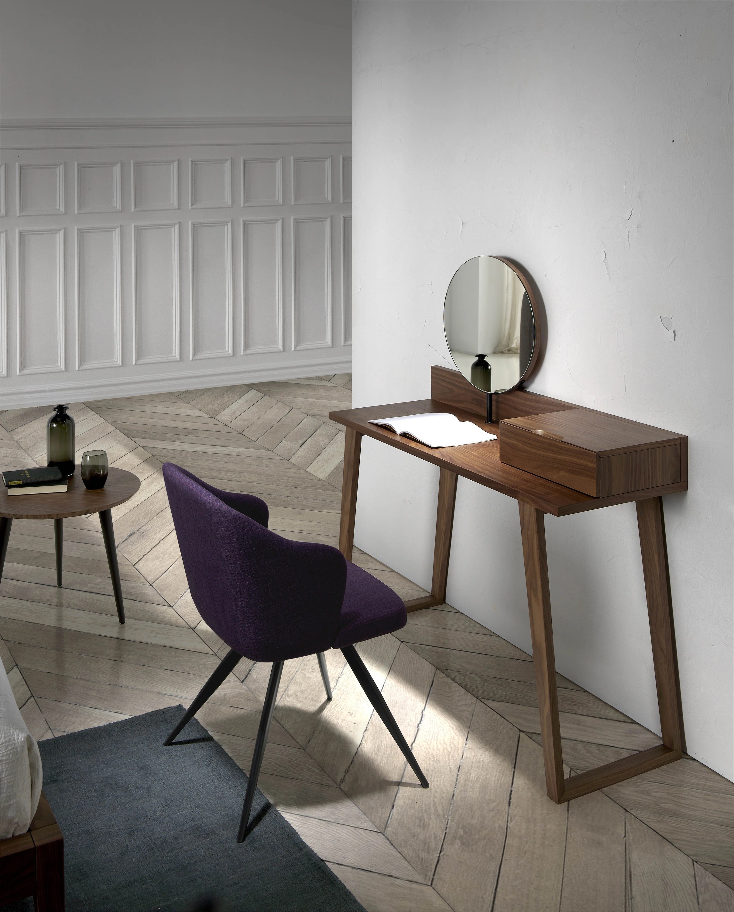 Coiffeuse en noyer avec miroir