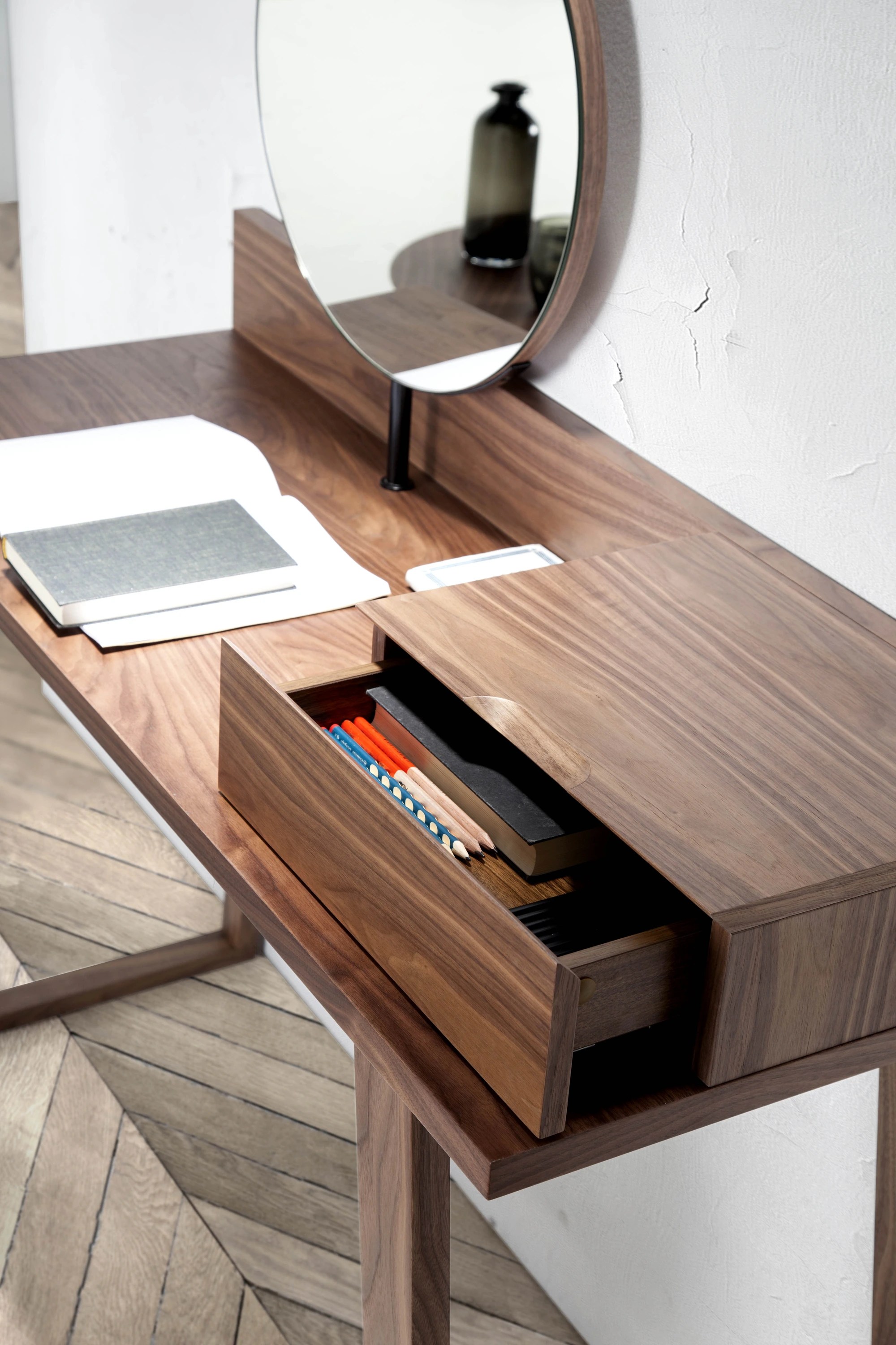 Coiffeuse en noyer avec miroir
