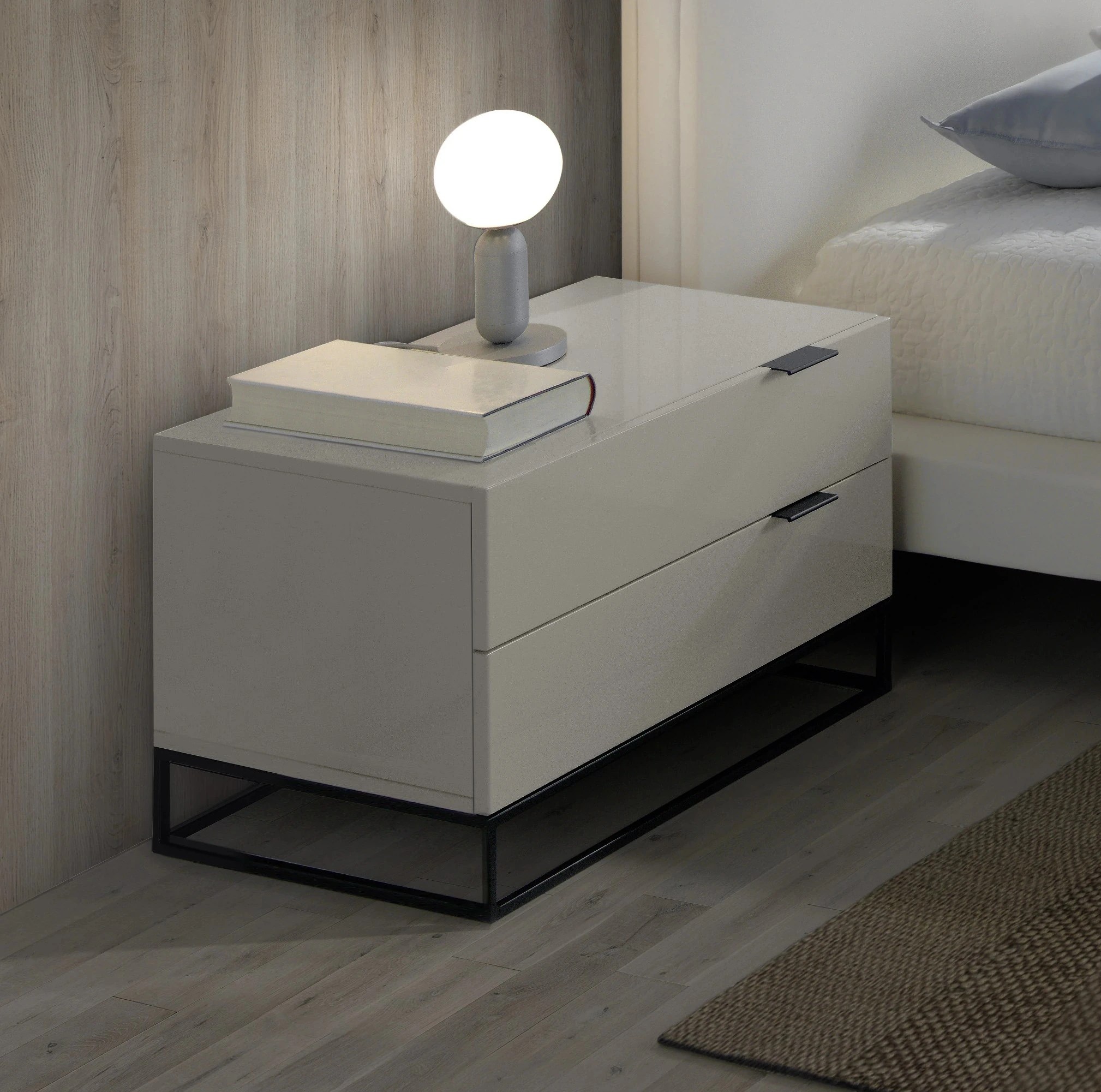 Table de chevet en bois gris et acier noir