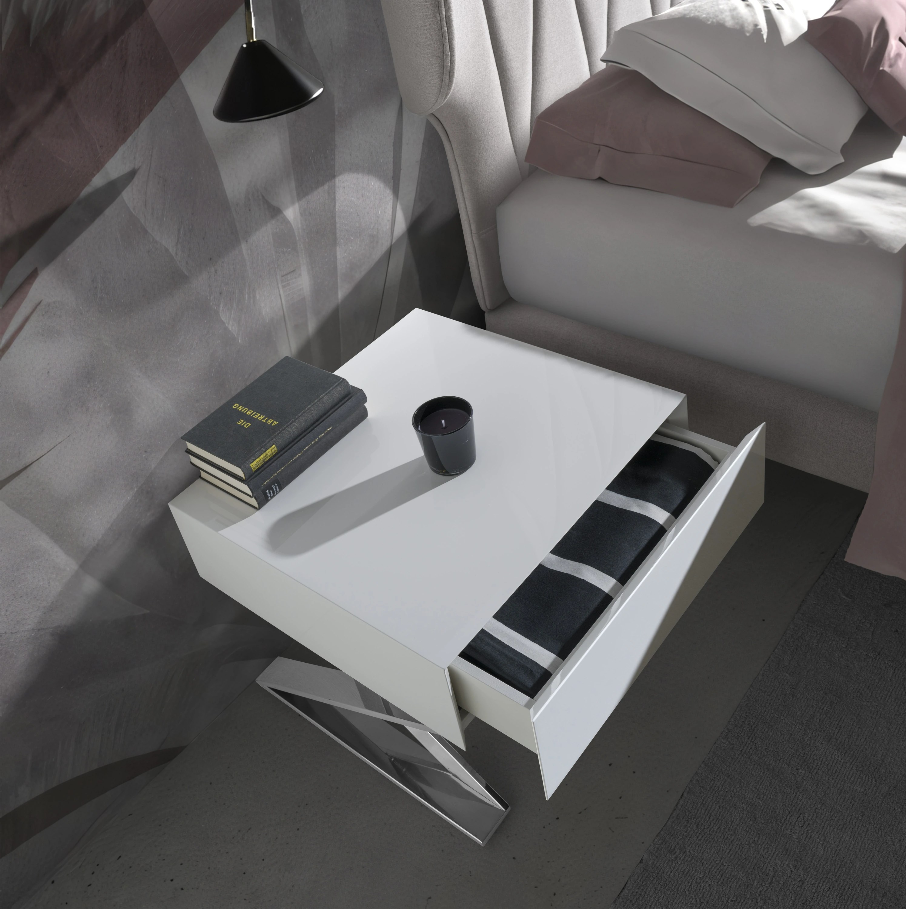 Table de chevet en bois blanc et acier chromé