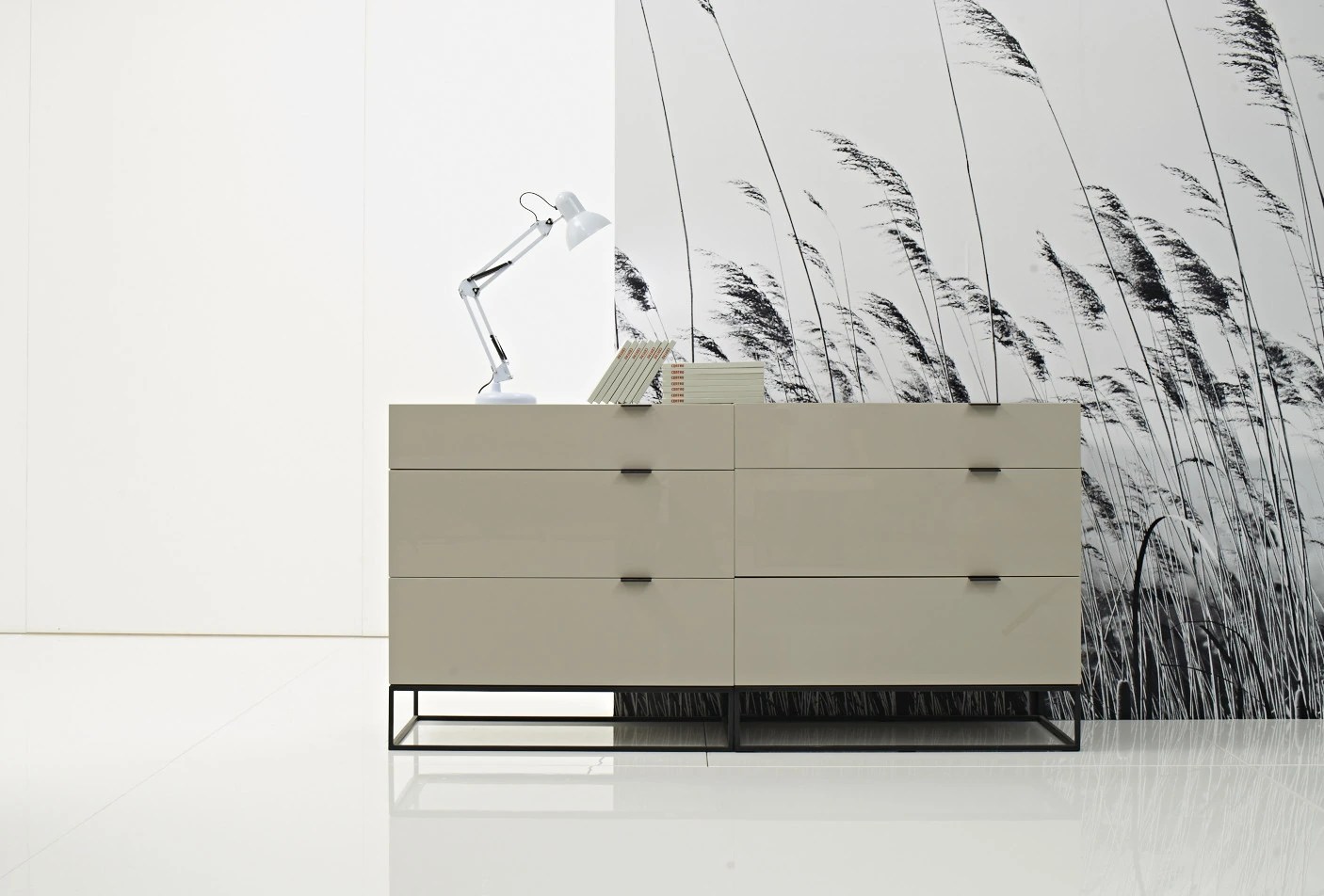Commode bois gris et acier noir