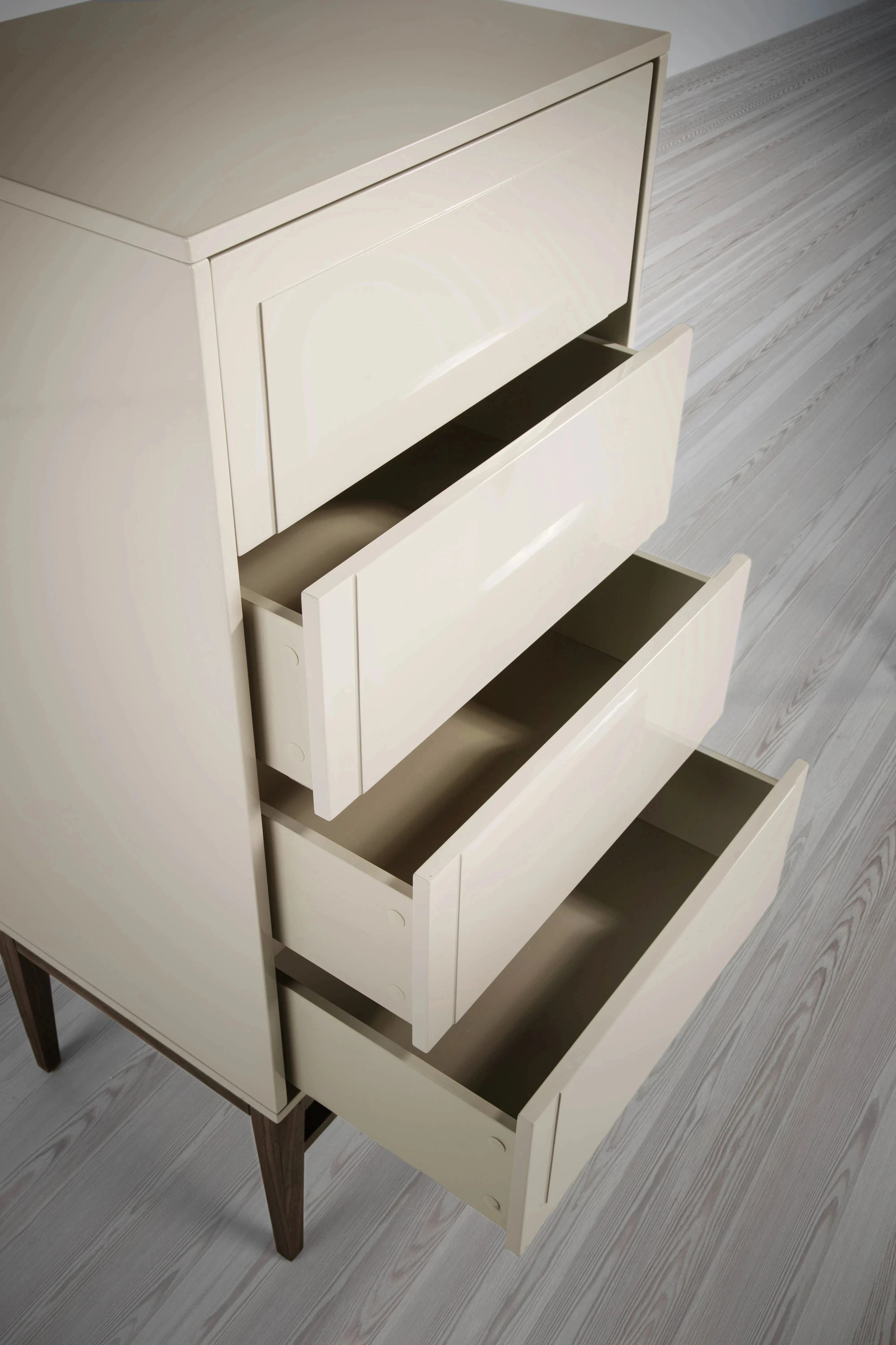 Chiffonnier beige et noyer