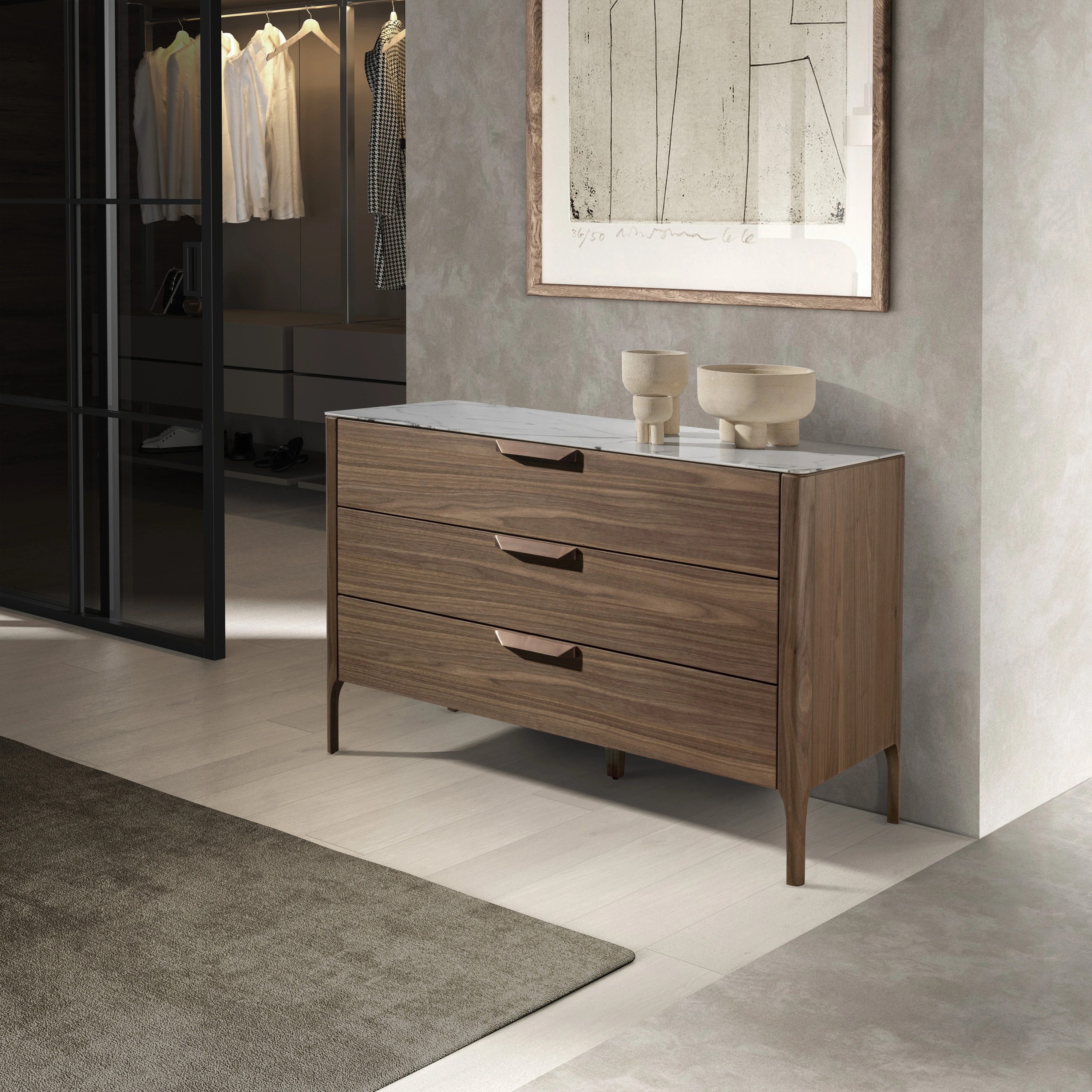 Commode en noyer avec plateau en verre effet marbre