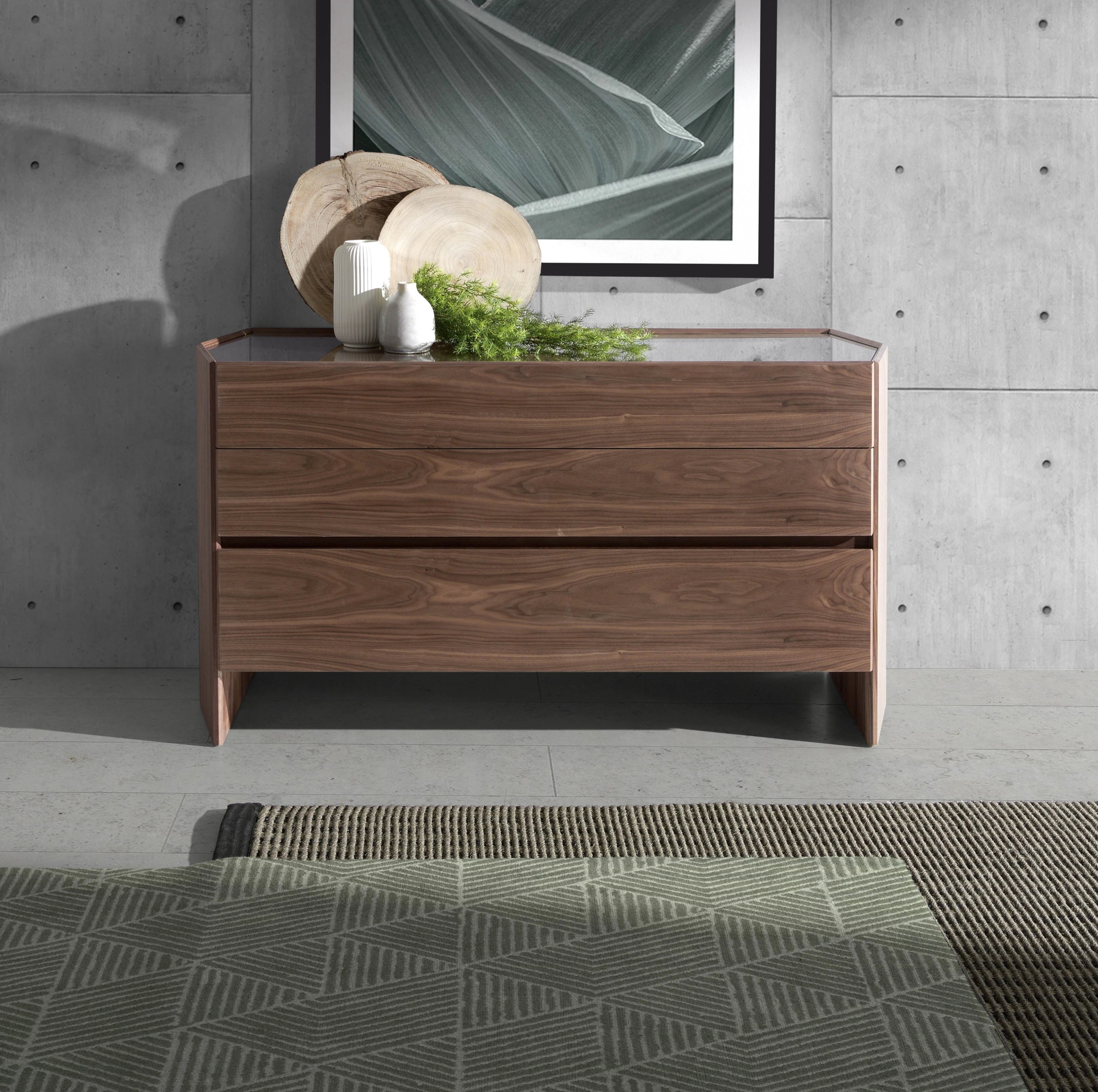 Commode en noyer avec plateau en verre trempé