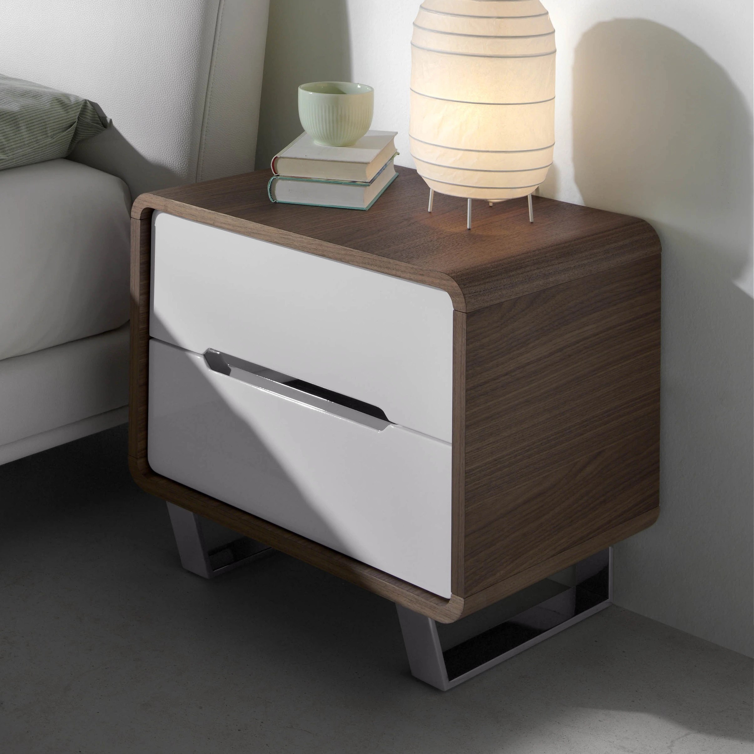 Table de chevet bois blanc, noyer et acier chromé
