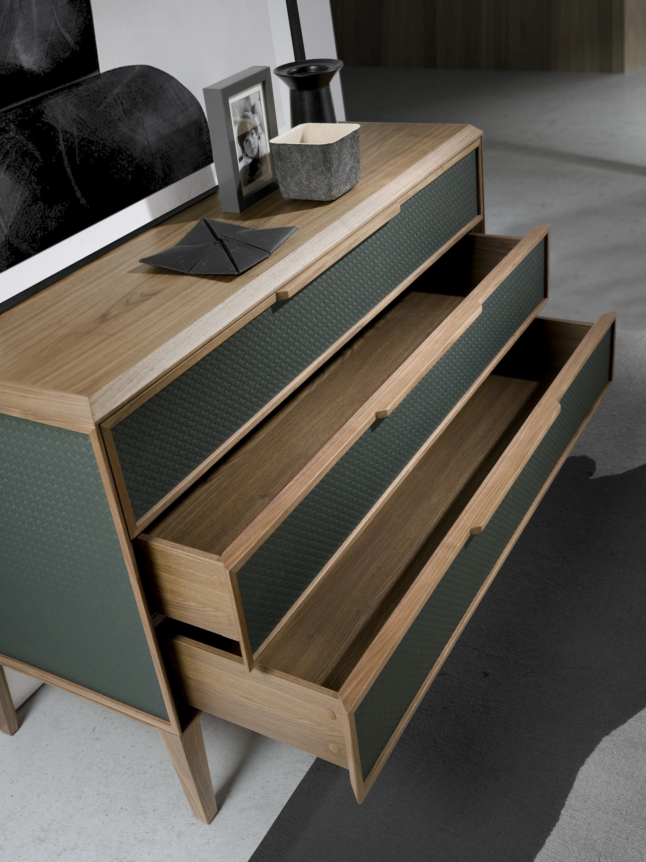 Commode en pvc vert foncé et noyer