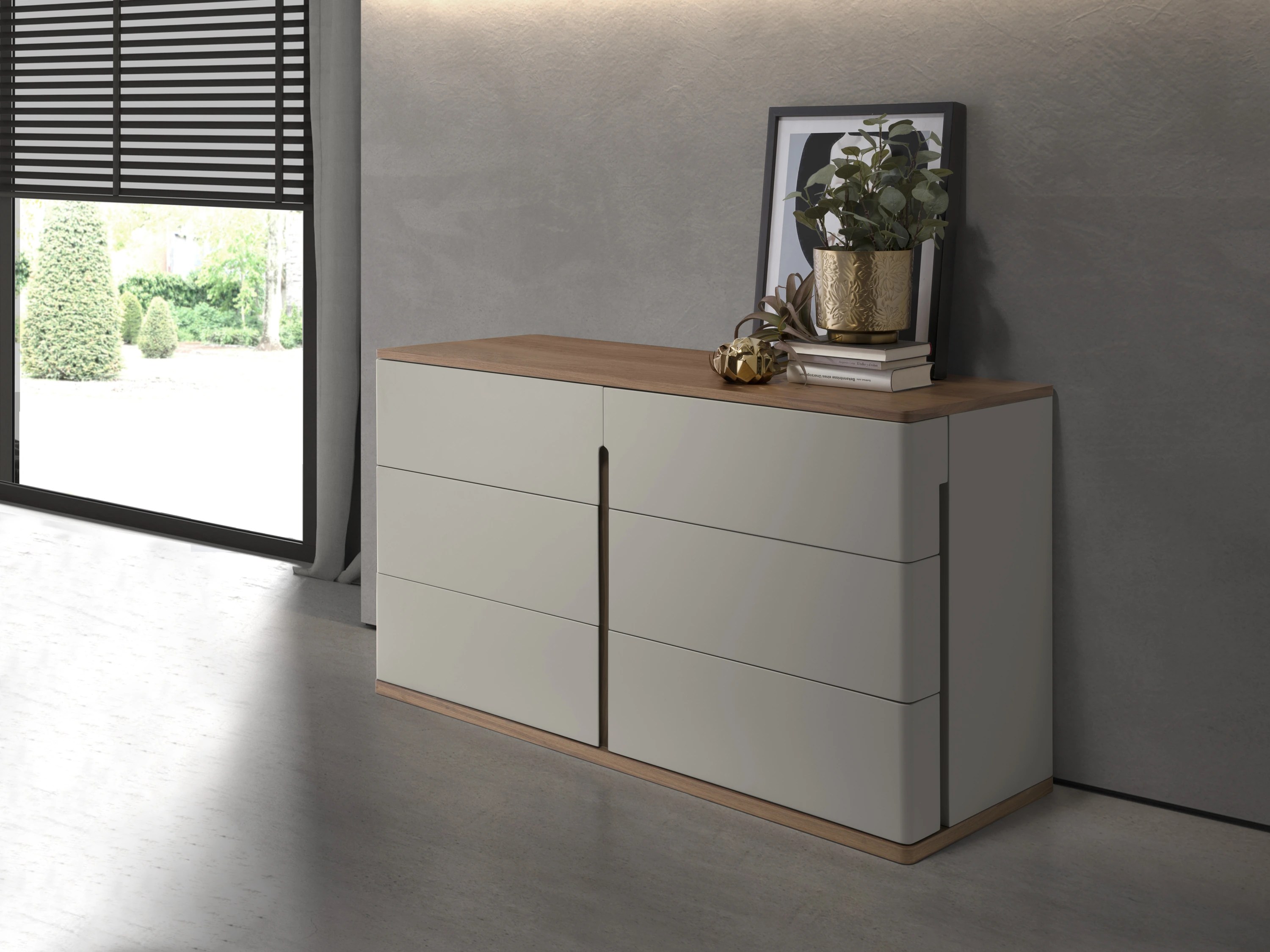 Commode en bois gris et noyer