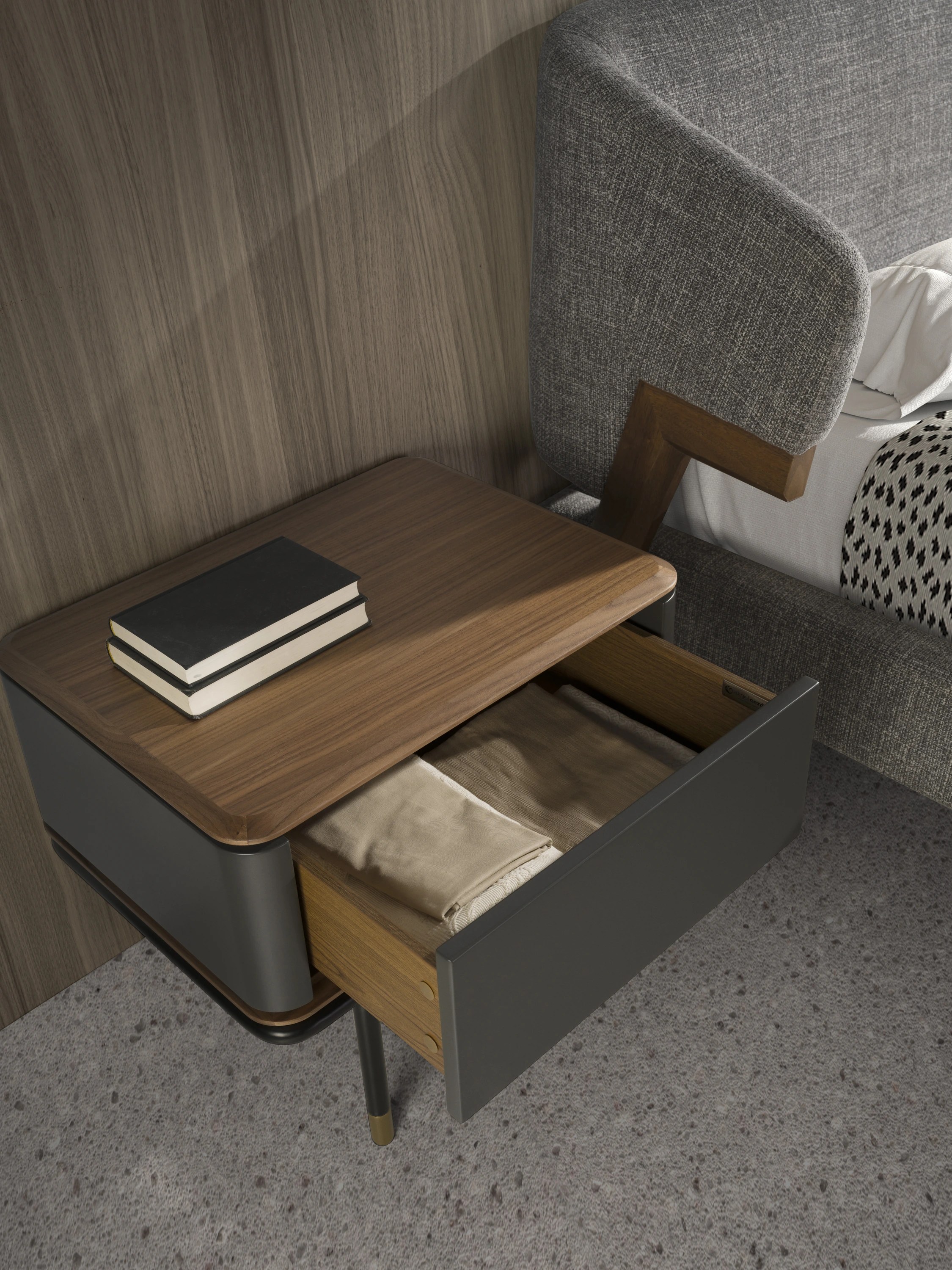 Table de nuit en bois gris foncé mat, acier noir et plateau en noyer