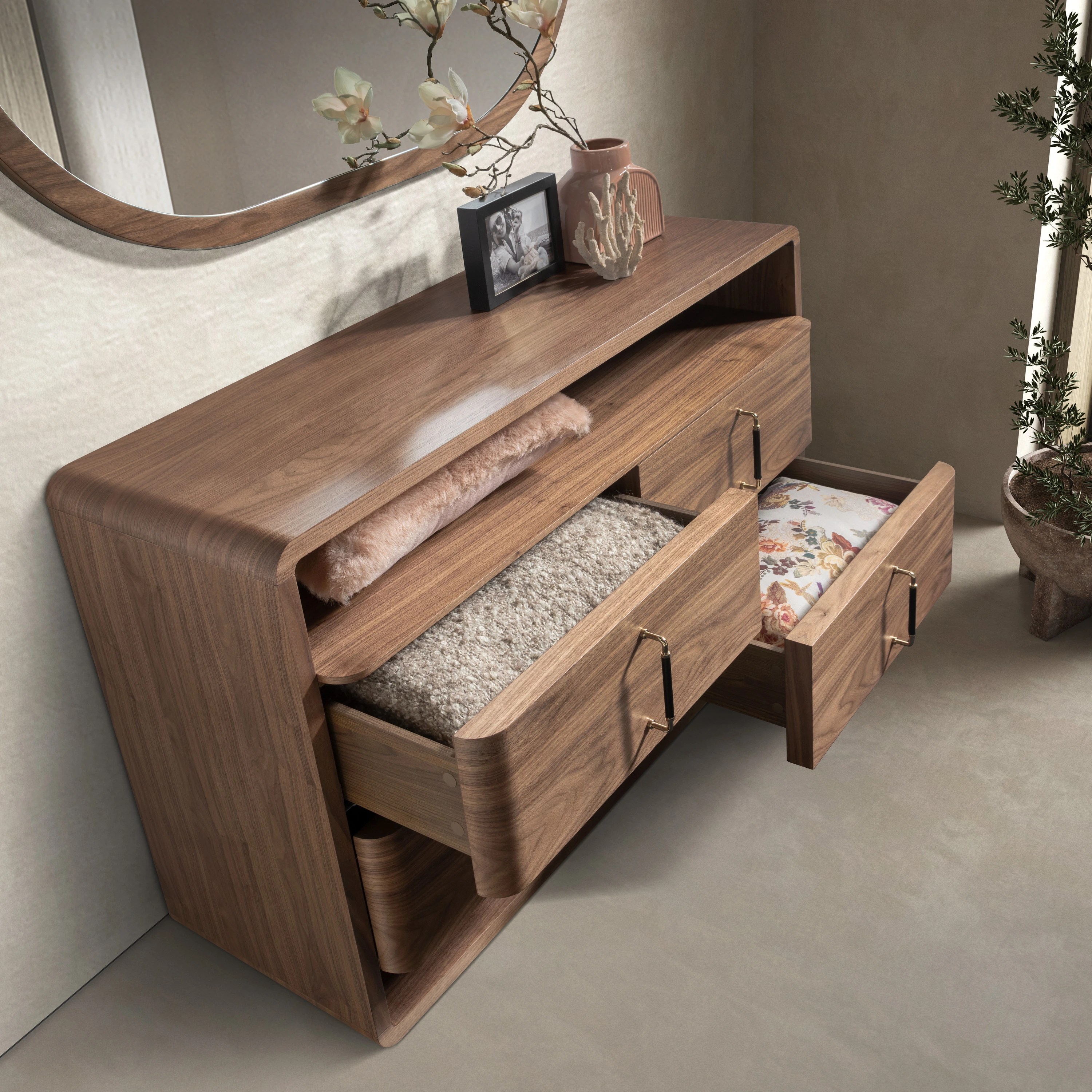 Commode en noyer et PVC noir
