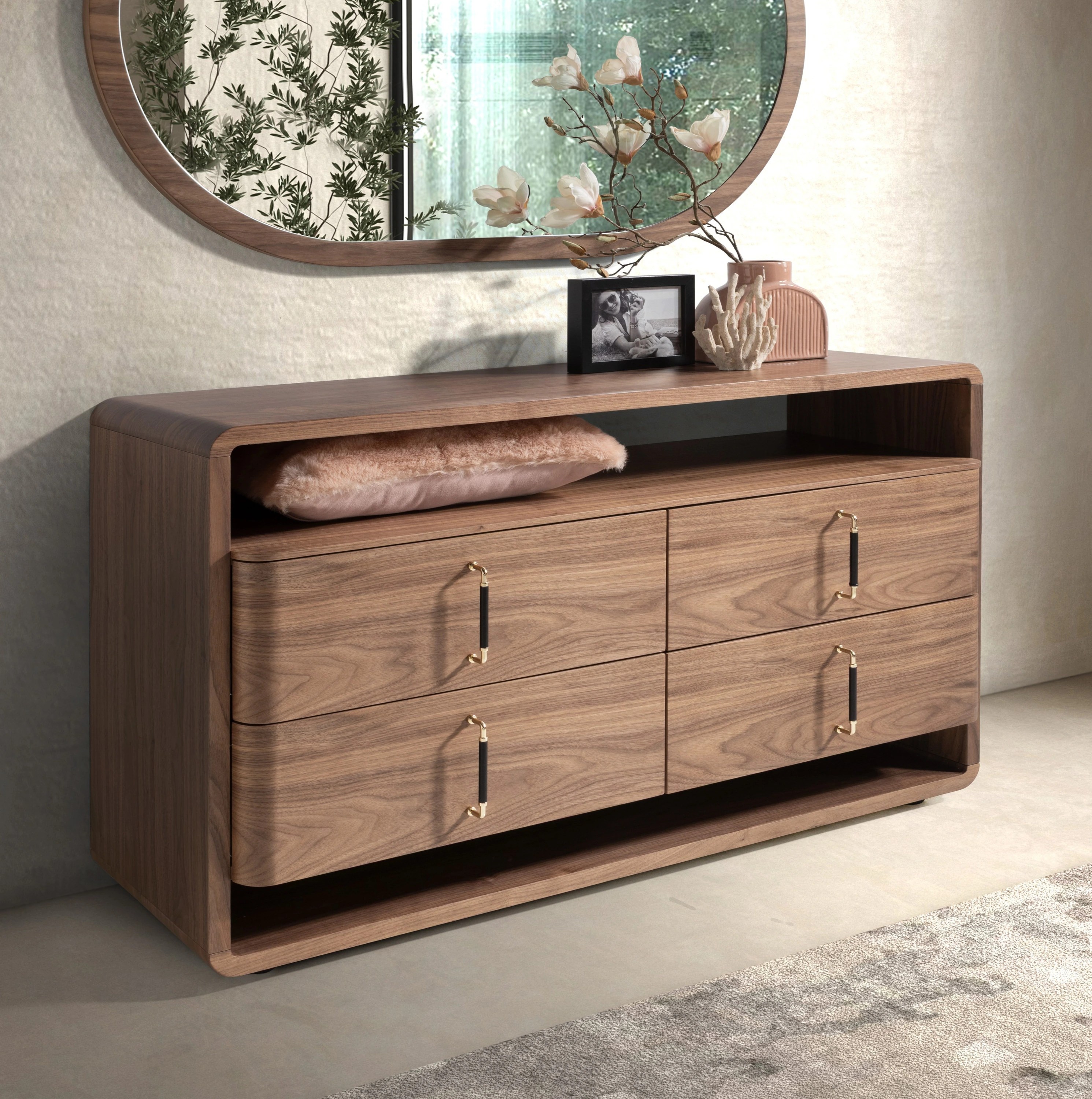Commode en noyer et PVC noir