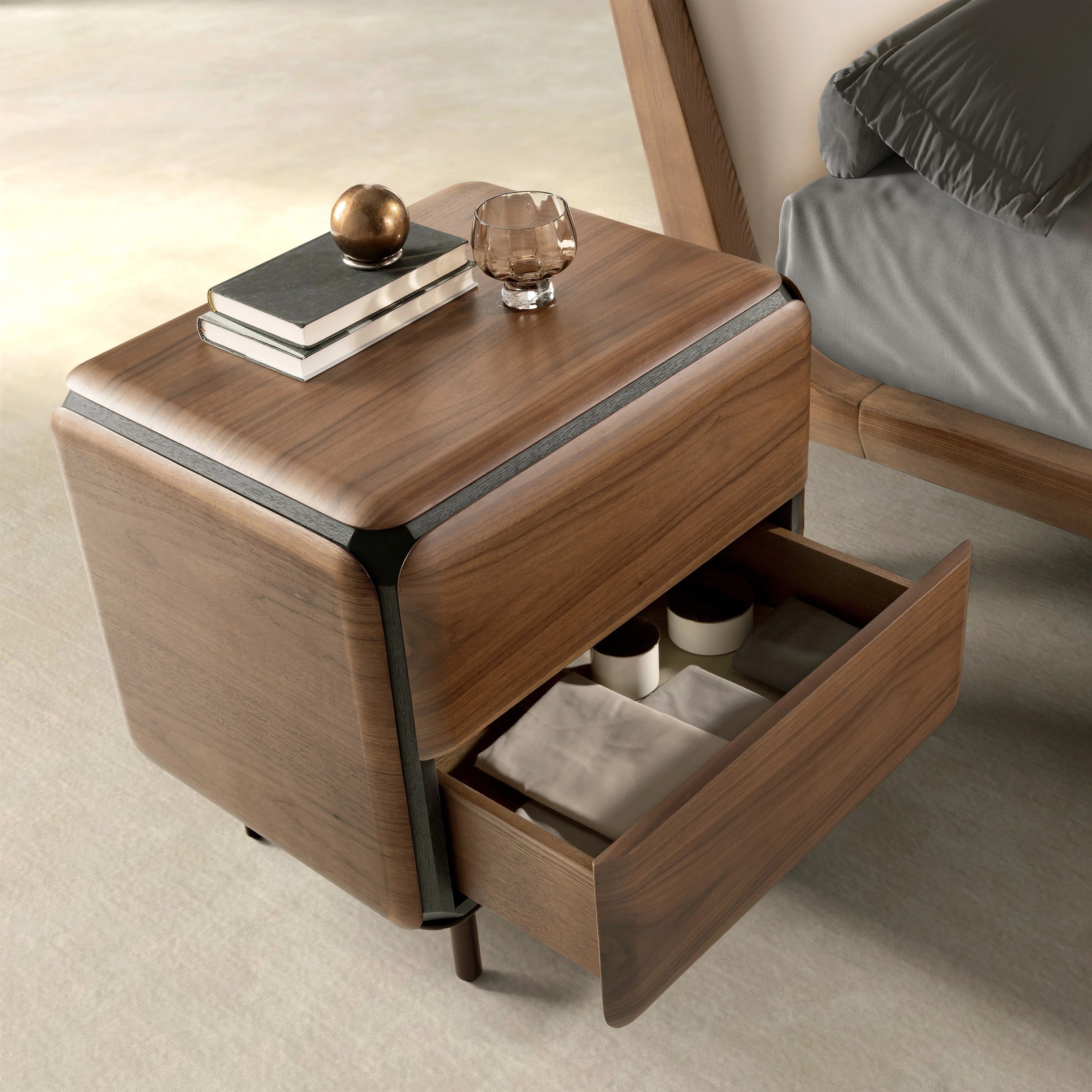 Table de chevet en noyer, wengé et acier marron métal