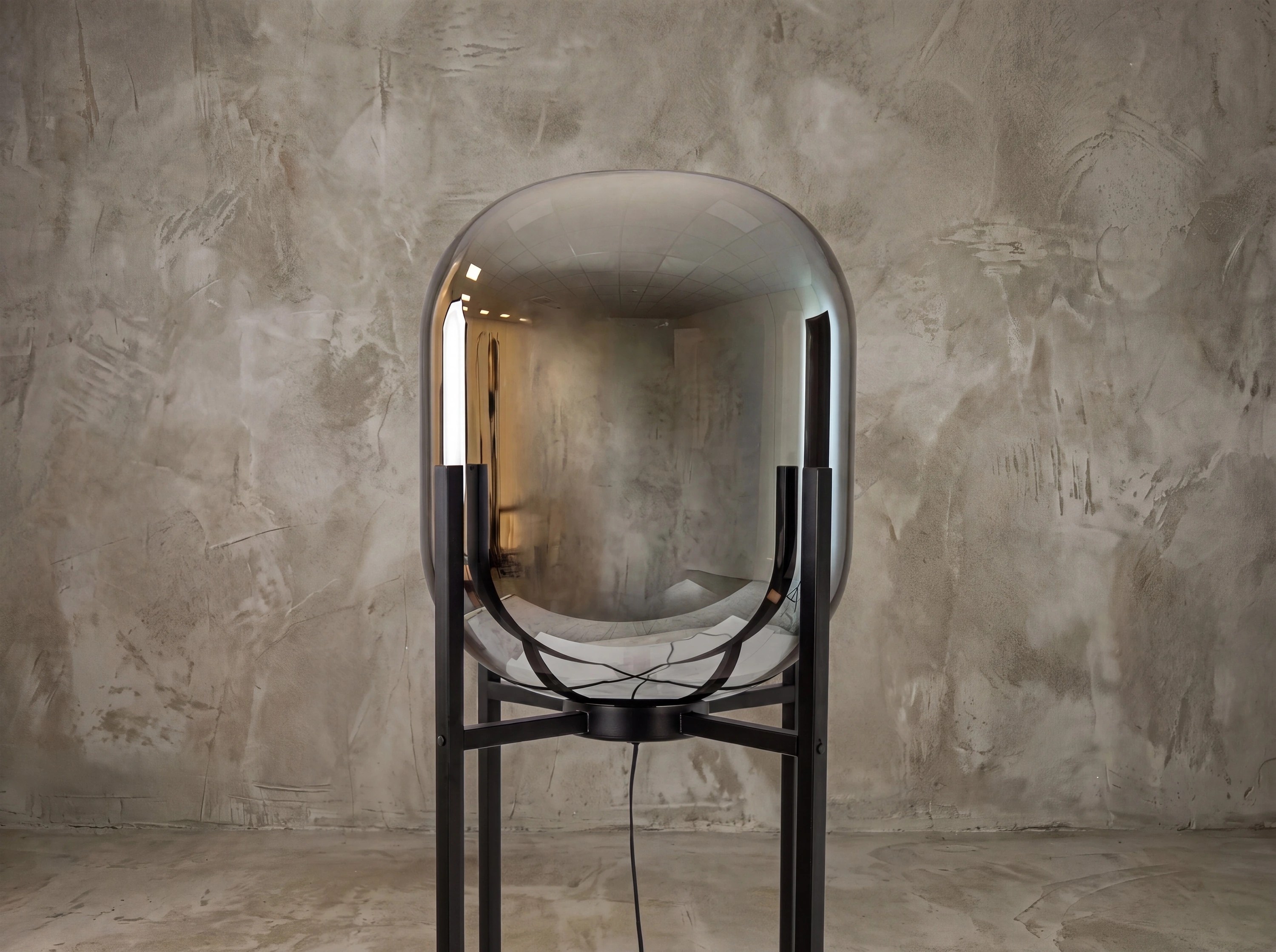 Lampadaire en verre effet miroir fumé gris et acier noir