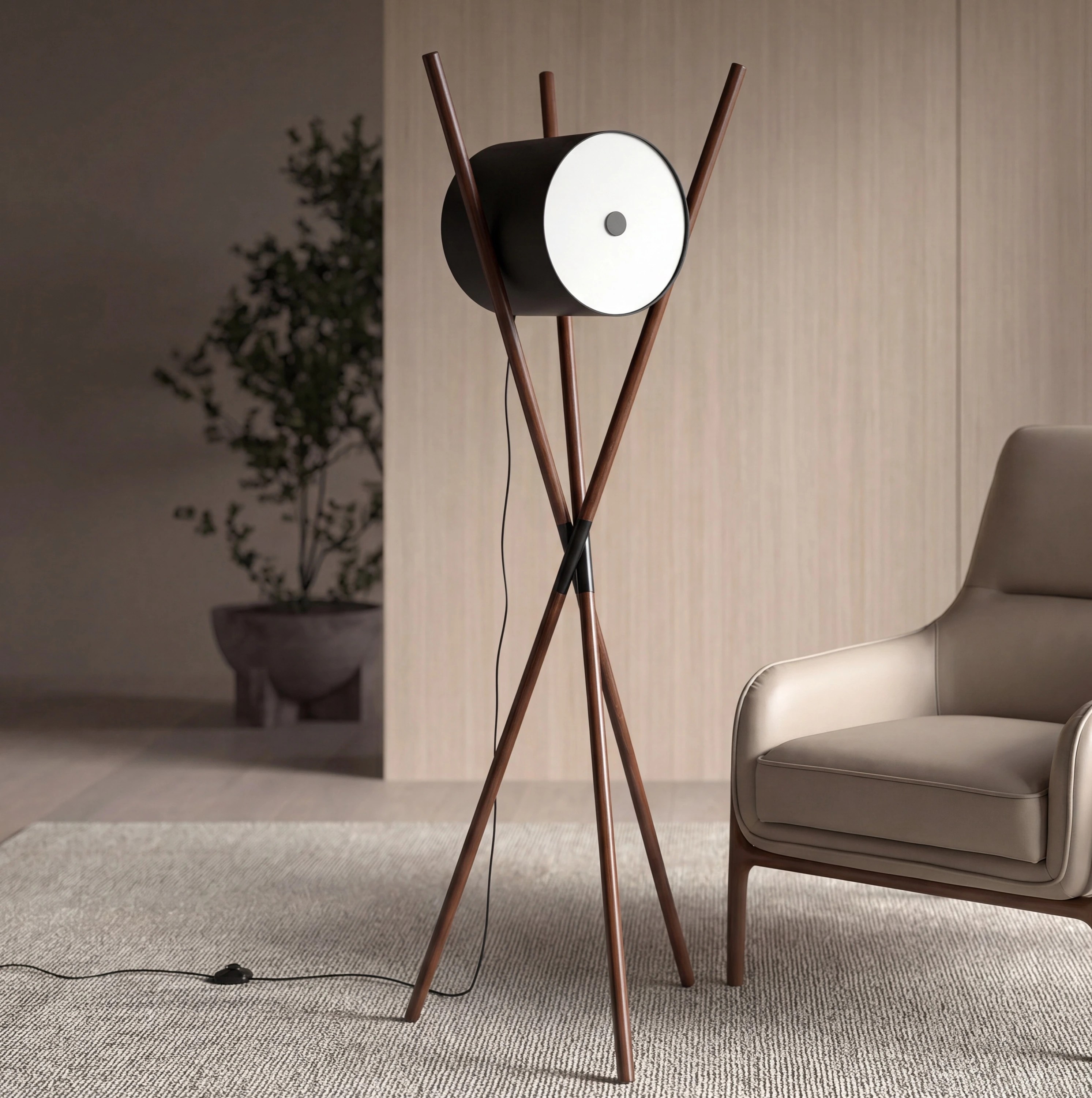 Lampadaire en bois tapissé en similicuir noir et noyer foncé