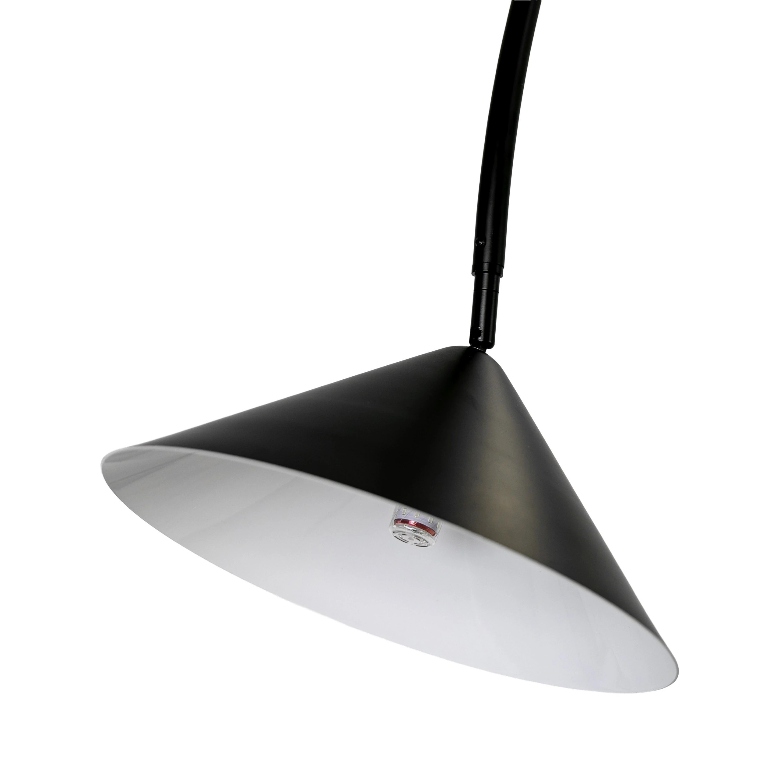 Lampadaire en acier noir avec base en marbre céramique