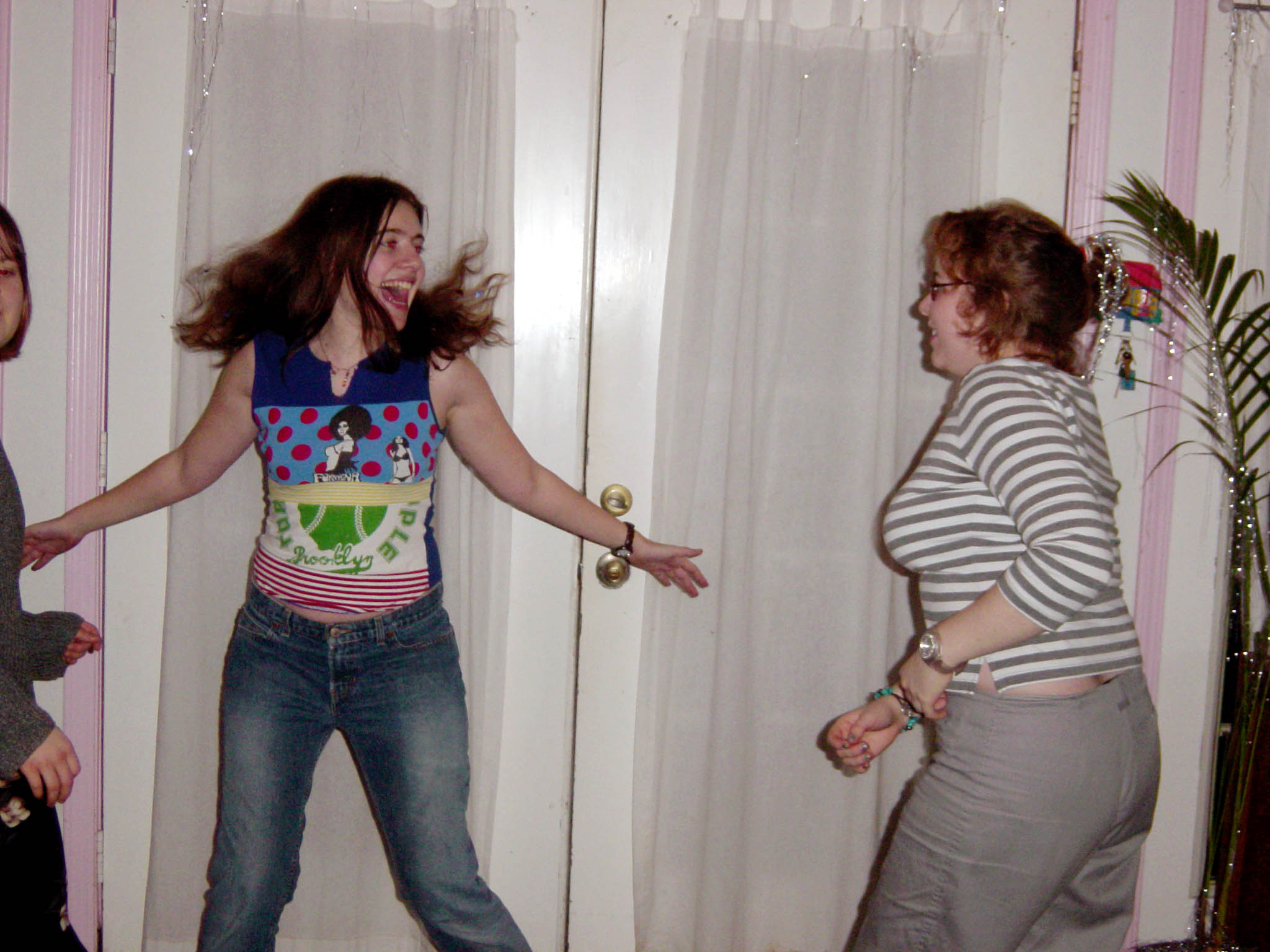 Julie Sugar, Samantha Lundeen